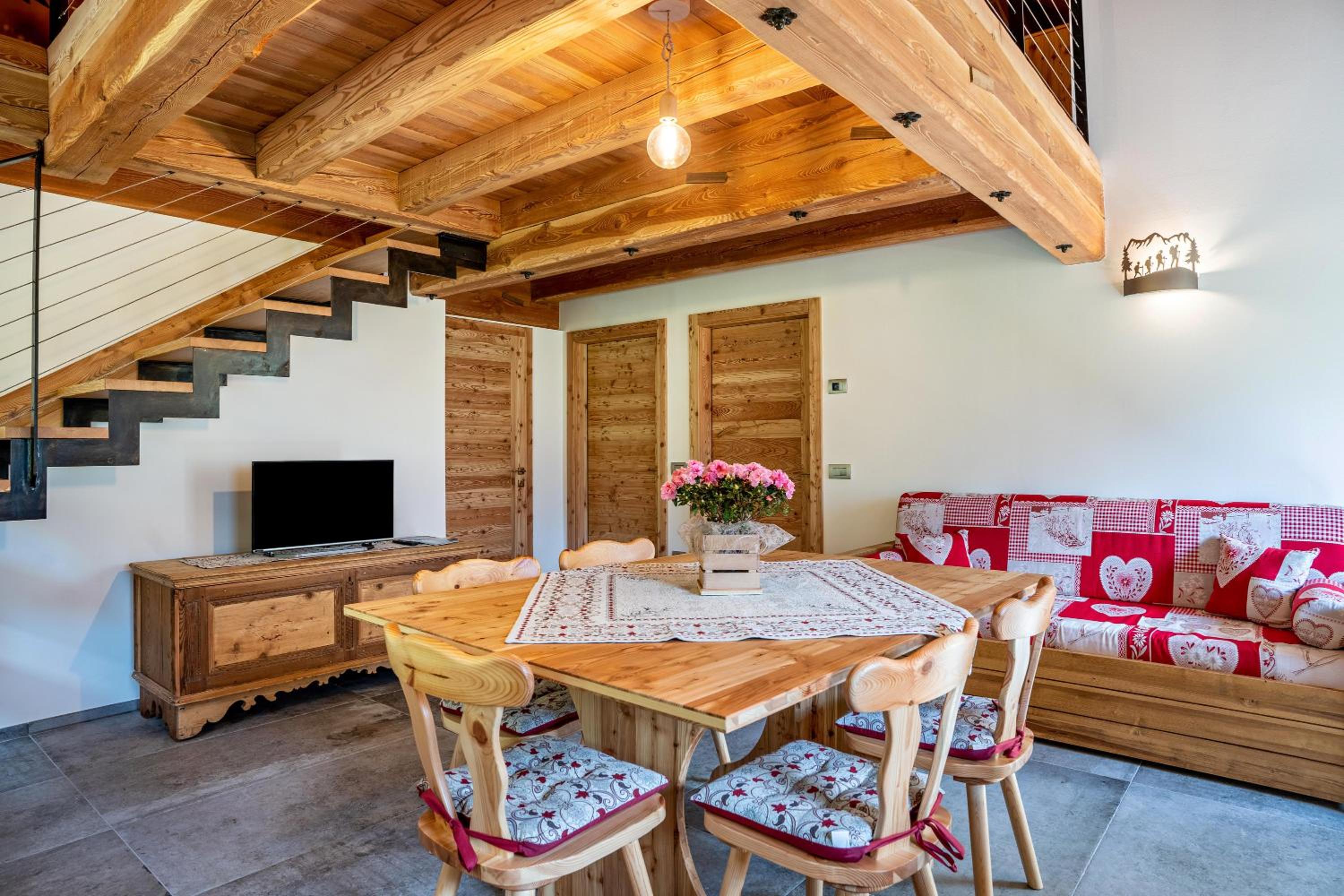 Two-Bedroom Deluxe Apartment with Garden View