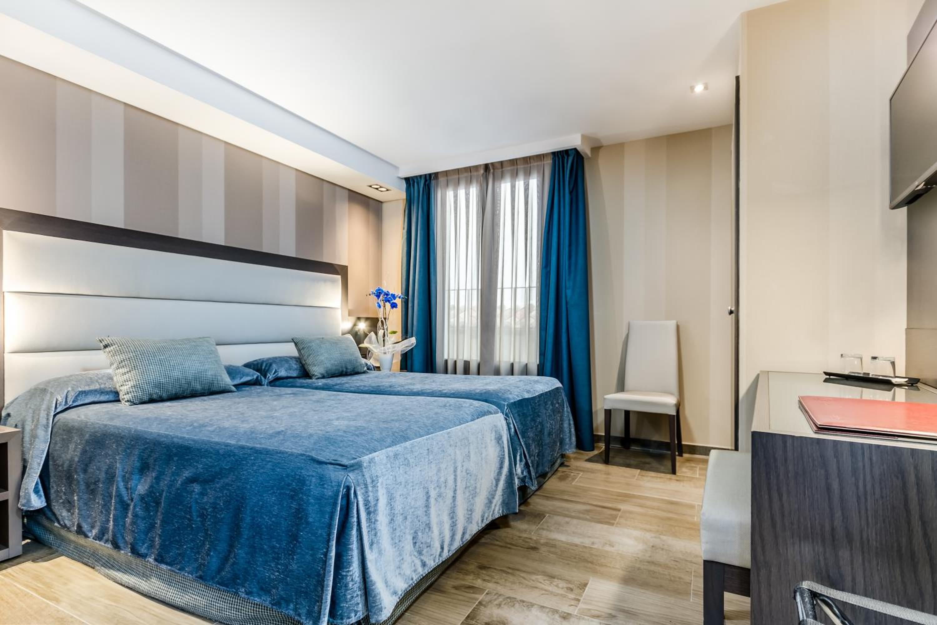 Double or Twin Room with Terrace - Photo 1