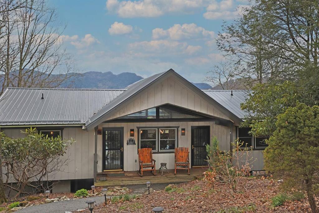 Five-Bedroom House photo 2