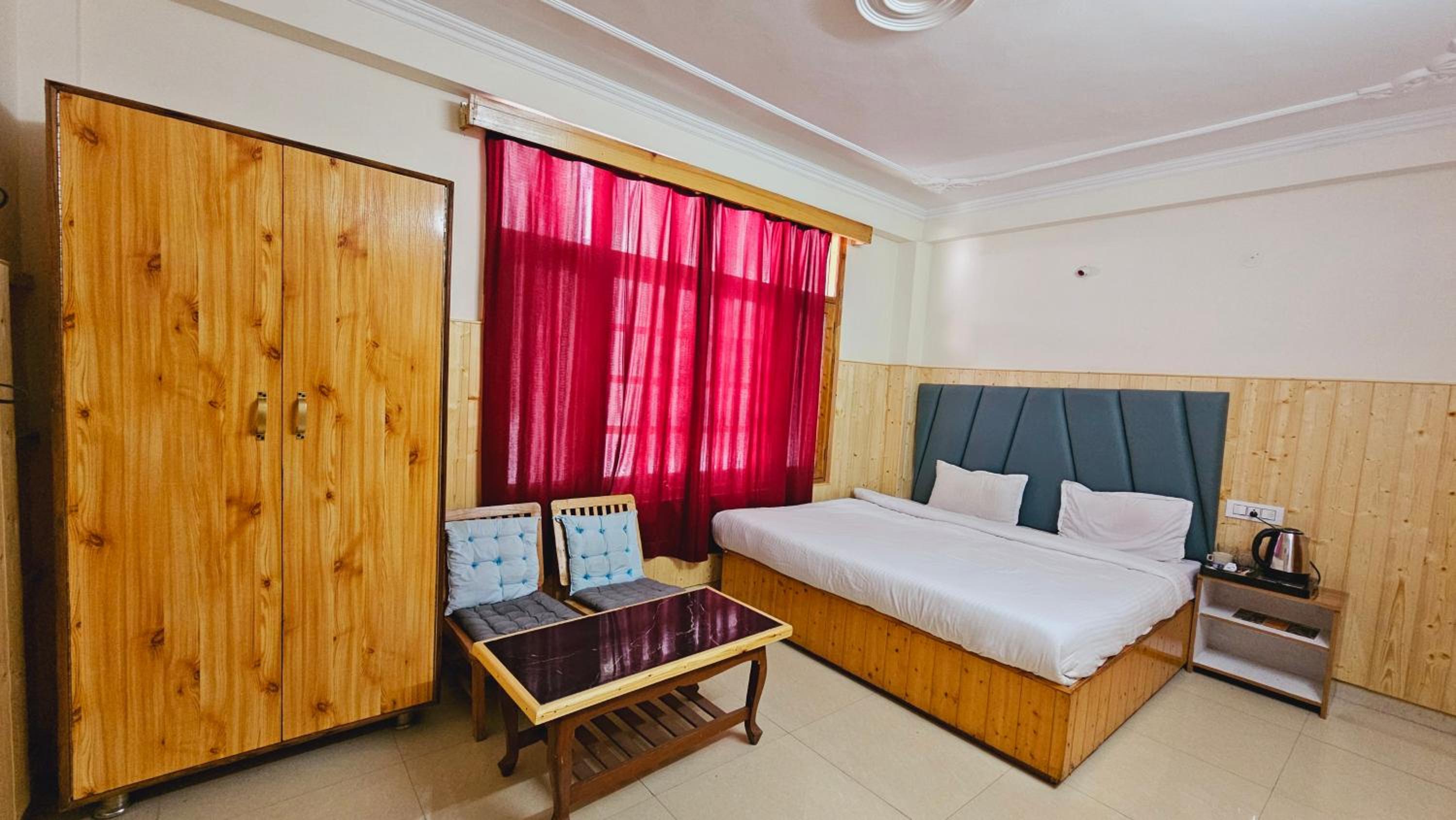 Standard Queen Room