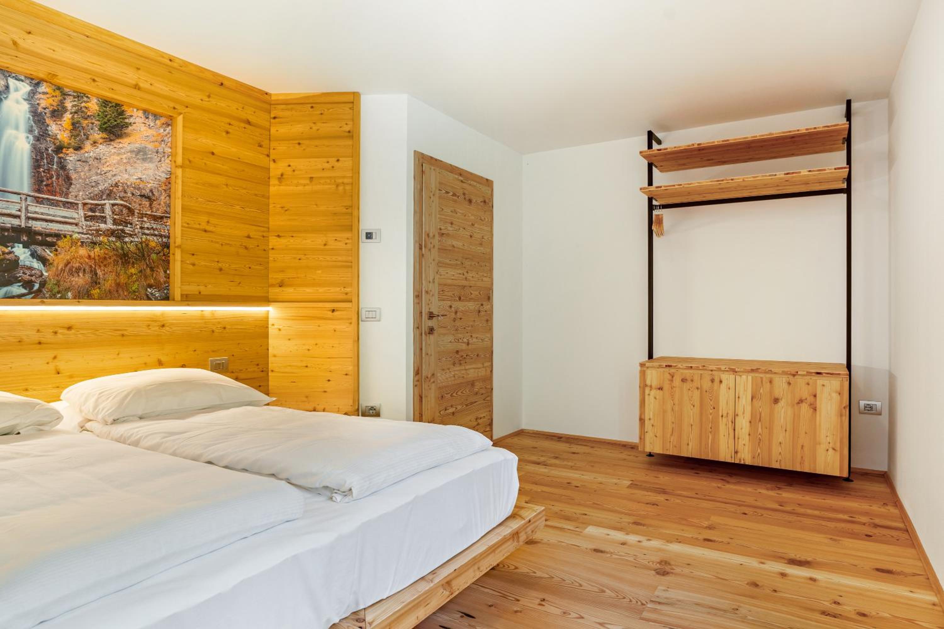 Three-Bedroom Premium Apartment with Balcony photo 2