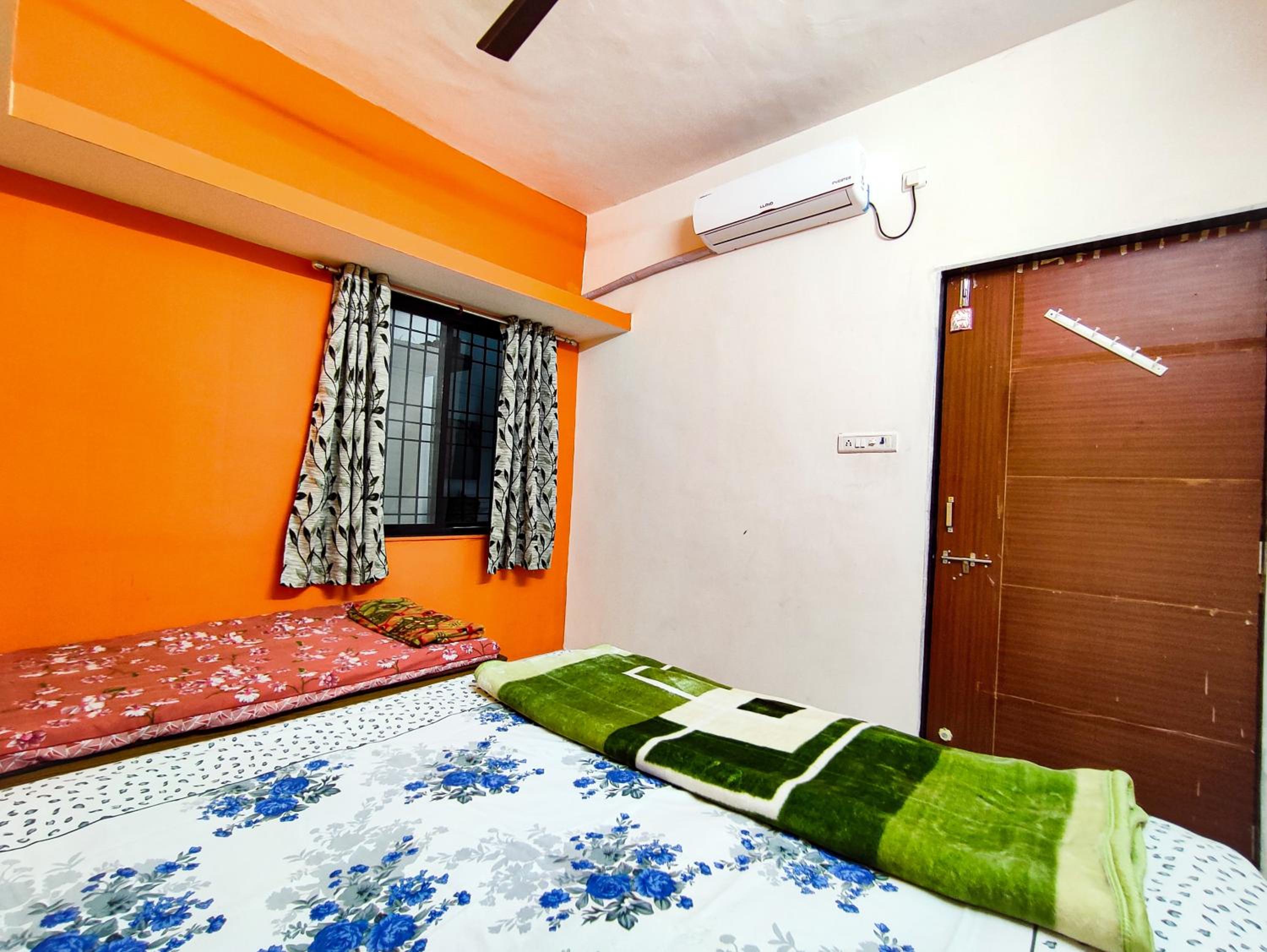 One-Bedroom House photo 1
