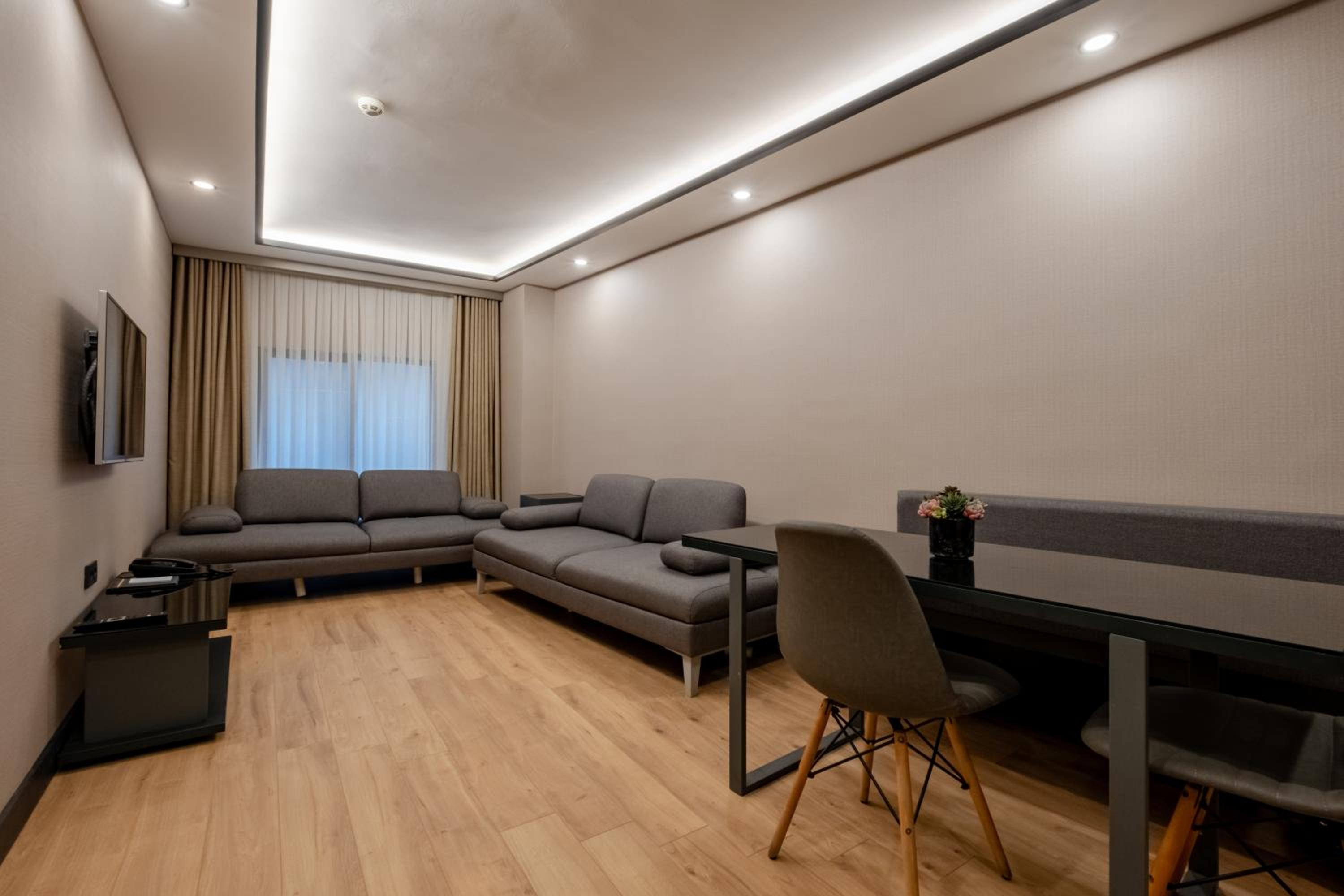One-Bedroom Suite photo 2