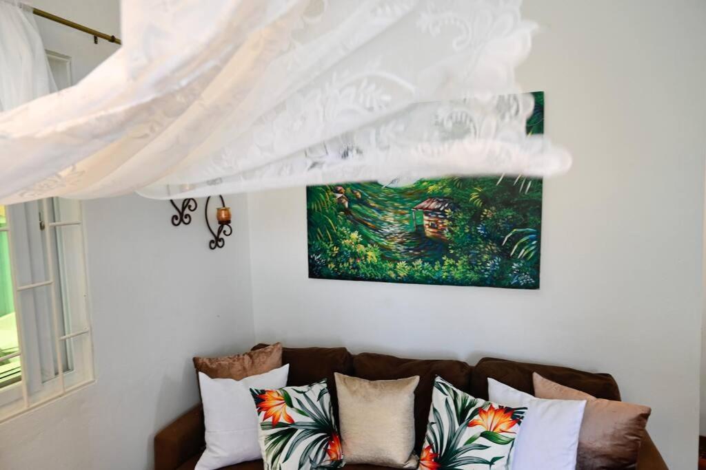 One-Bedroom House photo 1
