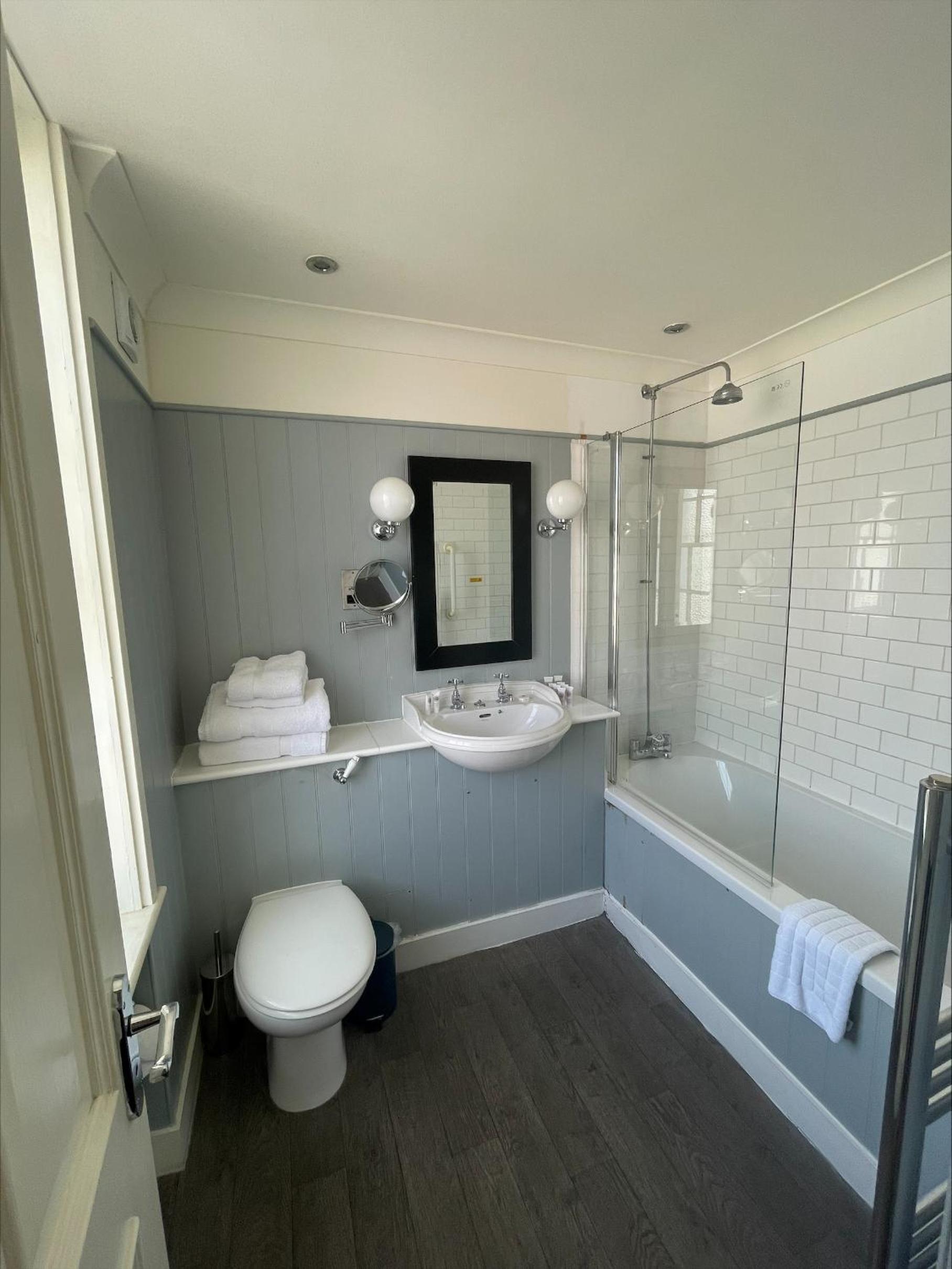 Double Room - Photo 6