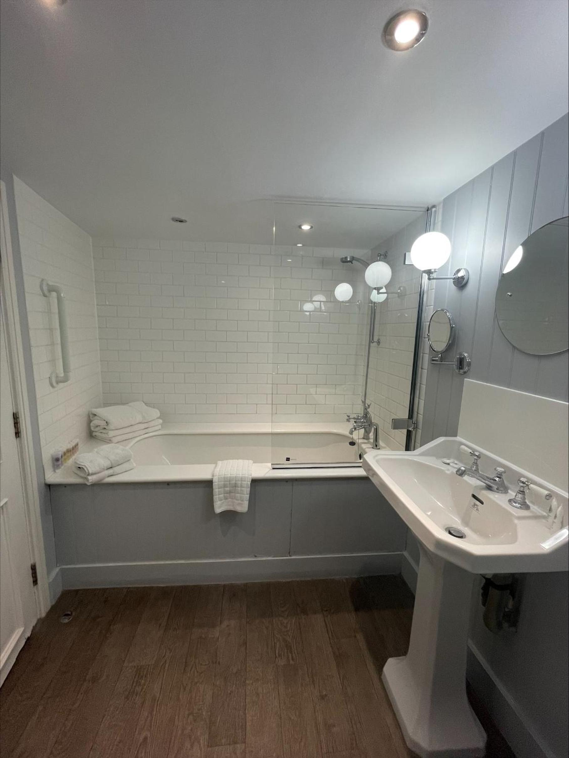Double Room - Photo 5