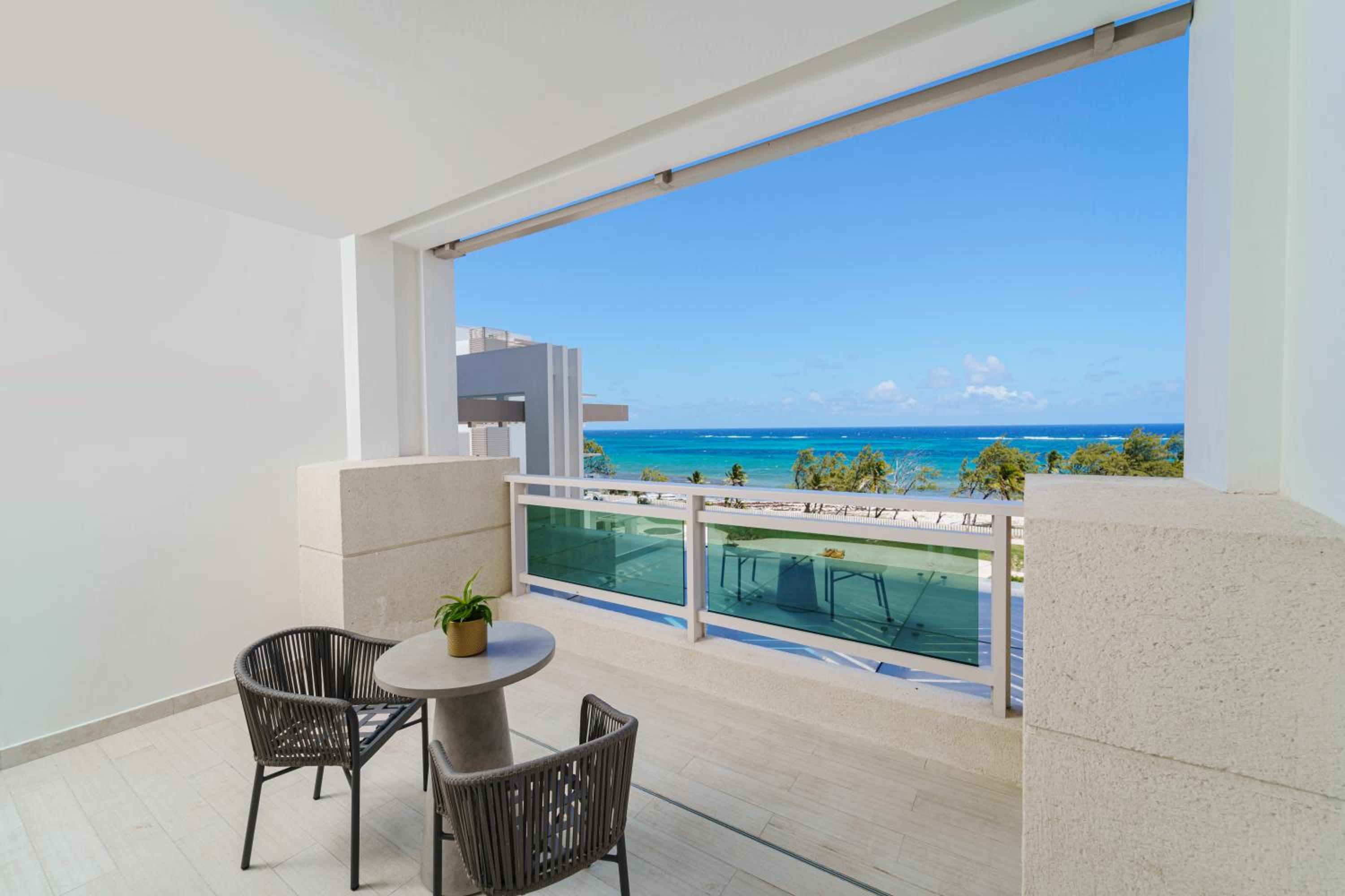 Deluxe King Room with Ocean View