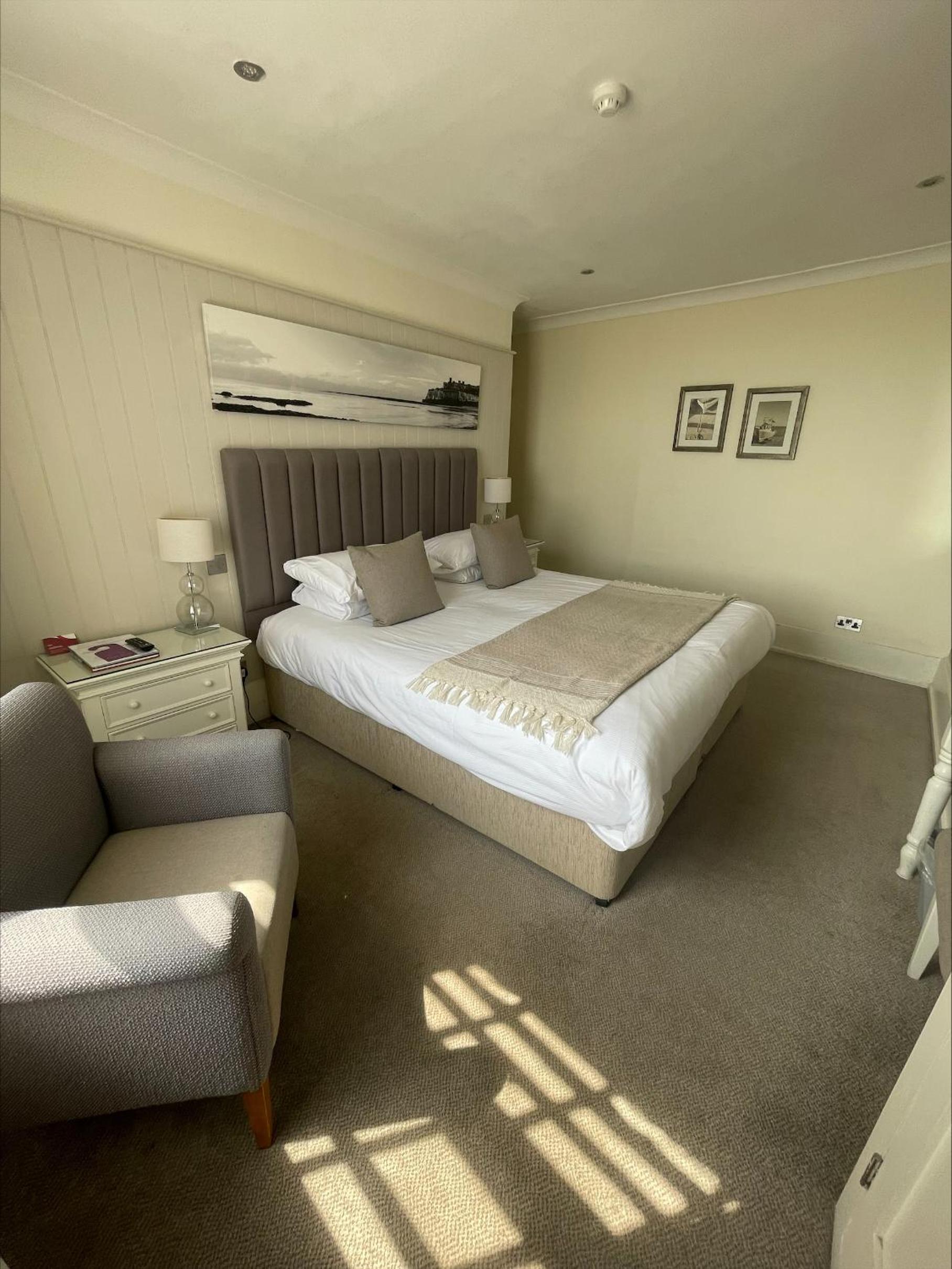 Double or Twin Room with Sea View photo 2