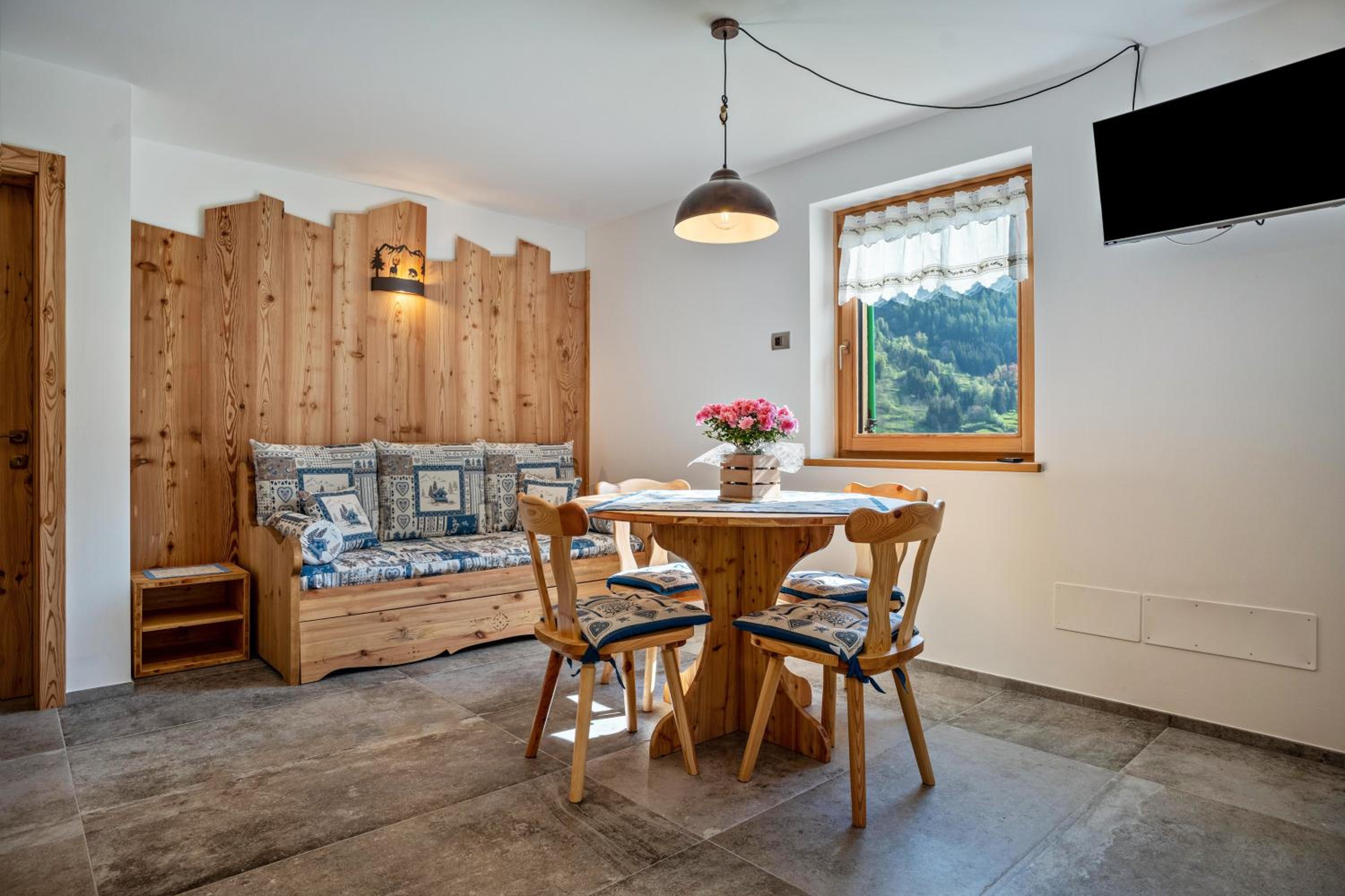 Two-Bedroom Deluxe Apartment with Garden View photo 2