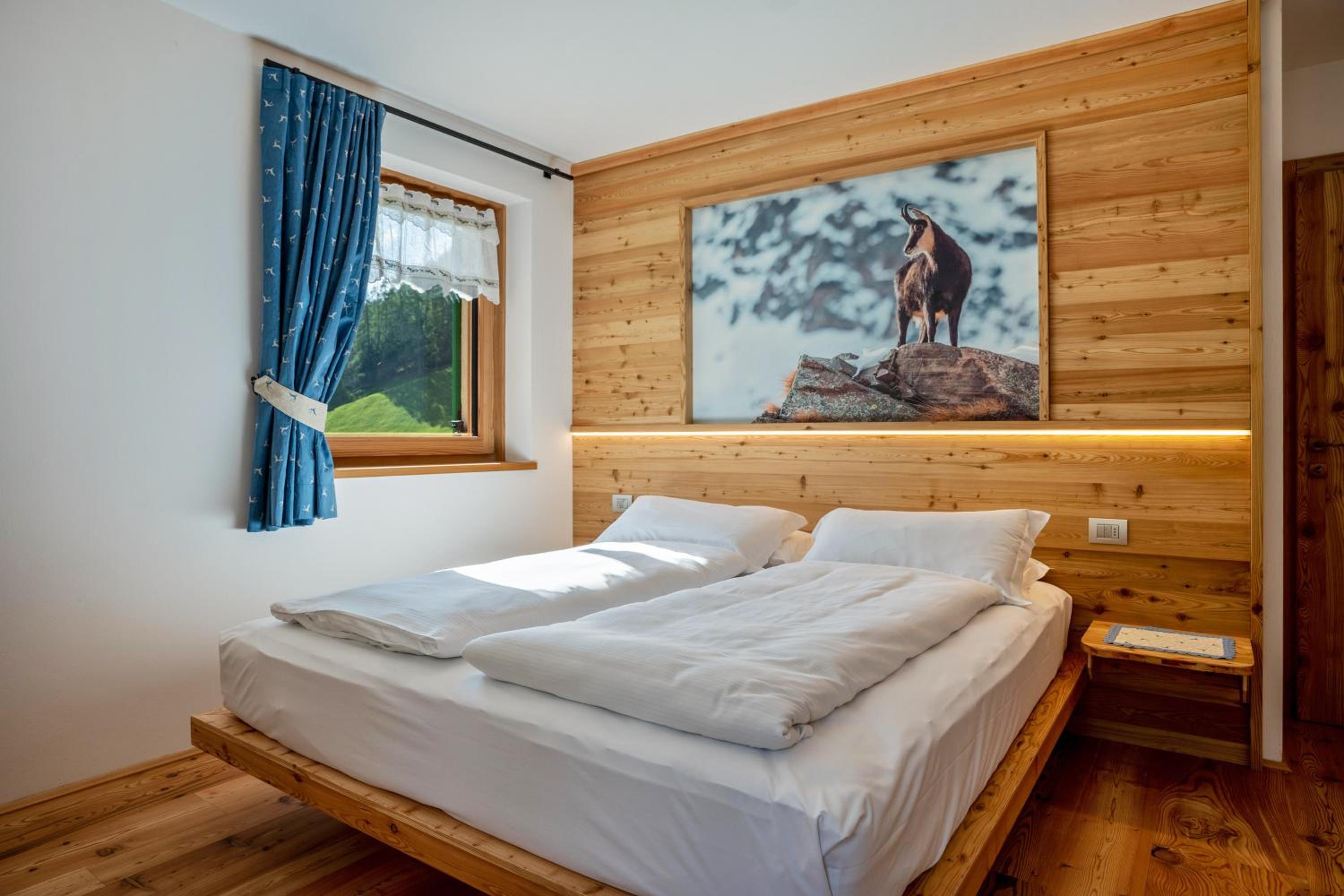 Two-Bedroom Deluxe Apartment with Garden View