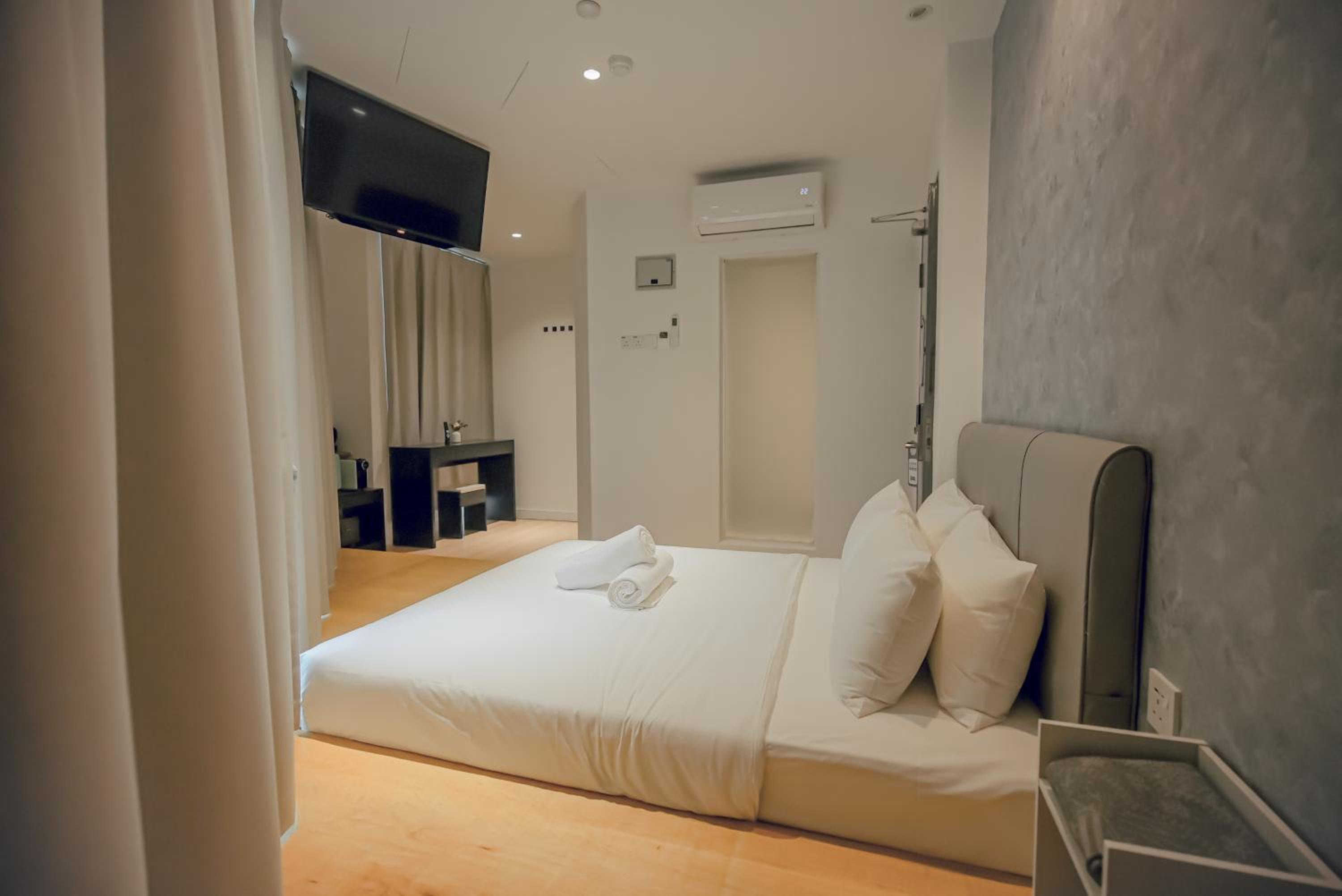 Deluxe Queen Room