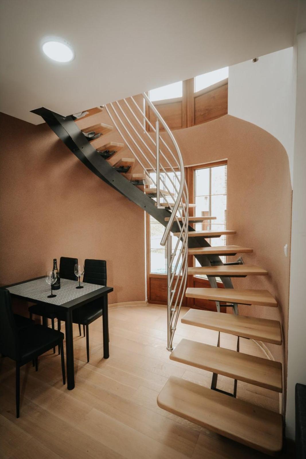 Two-Bedroom Apartment with Balcony photo 2