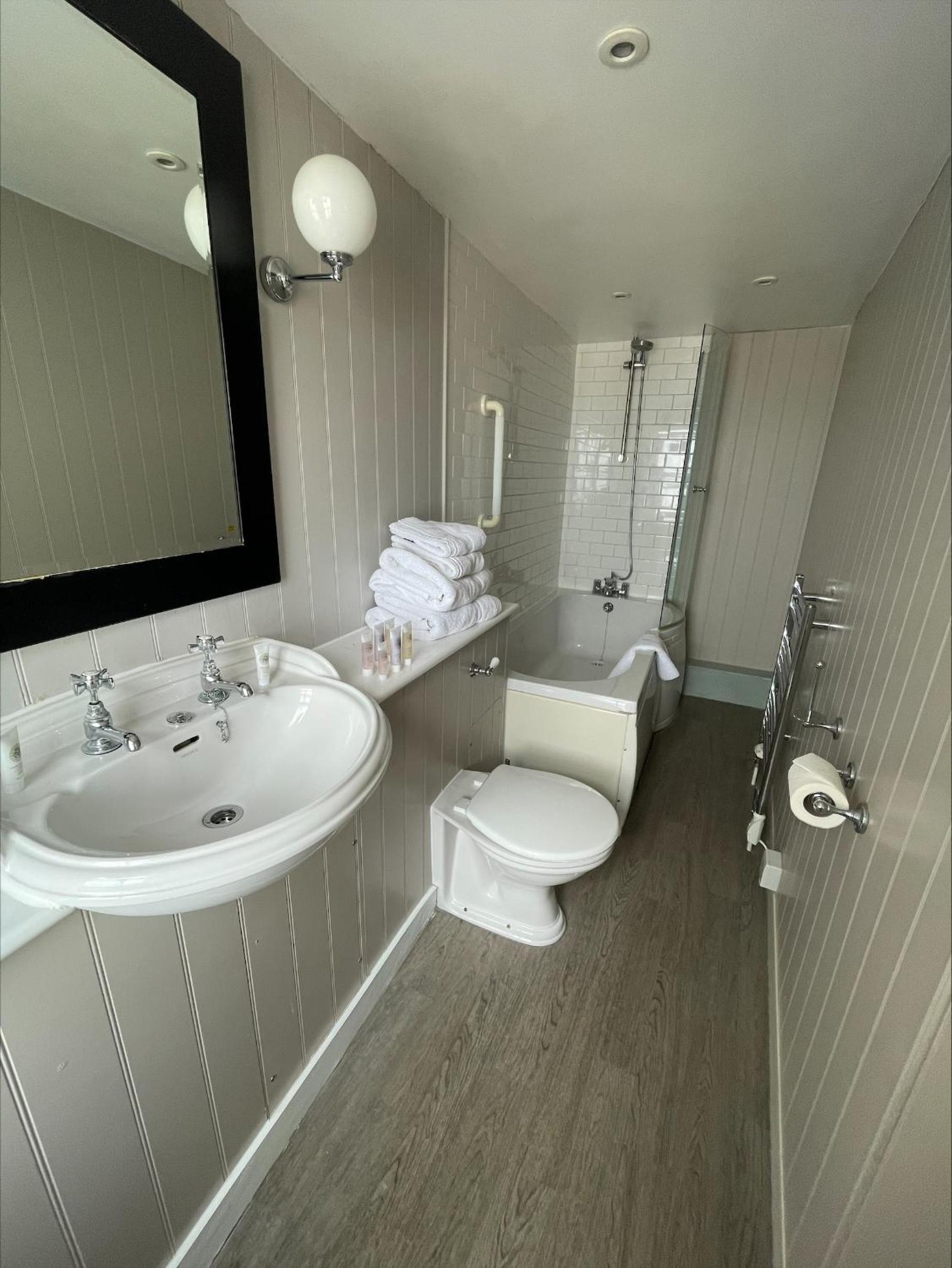 Deluxe Double or Twin Room with Sea View photo 2