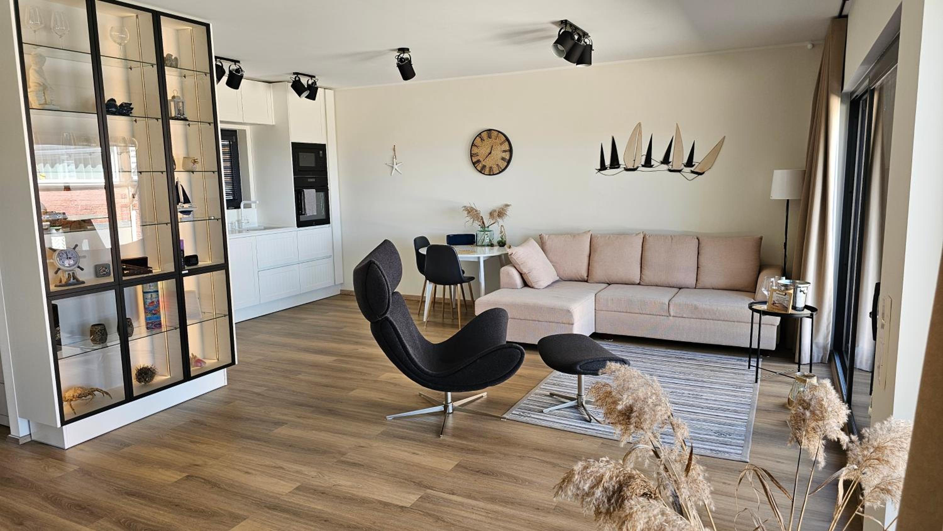 One-Bedroom House photo 1