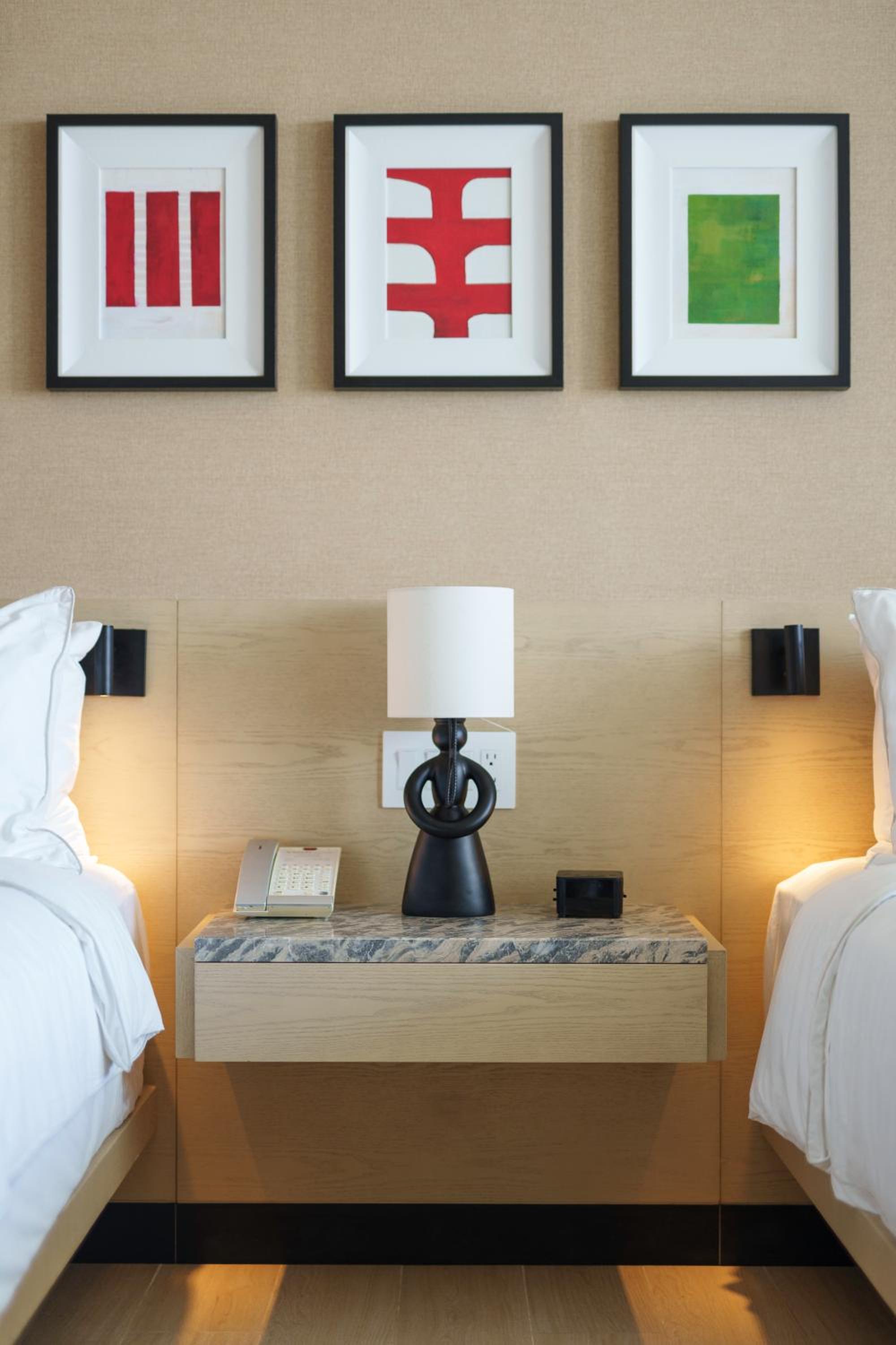 Deluxe Queen Room with Ocean View