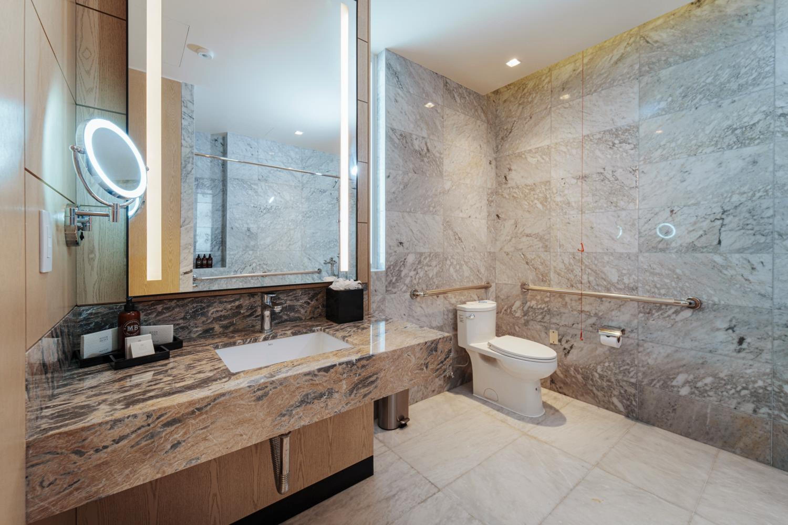 King Room with Ocean View - Accessible