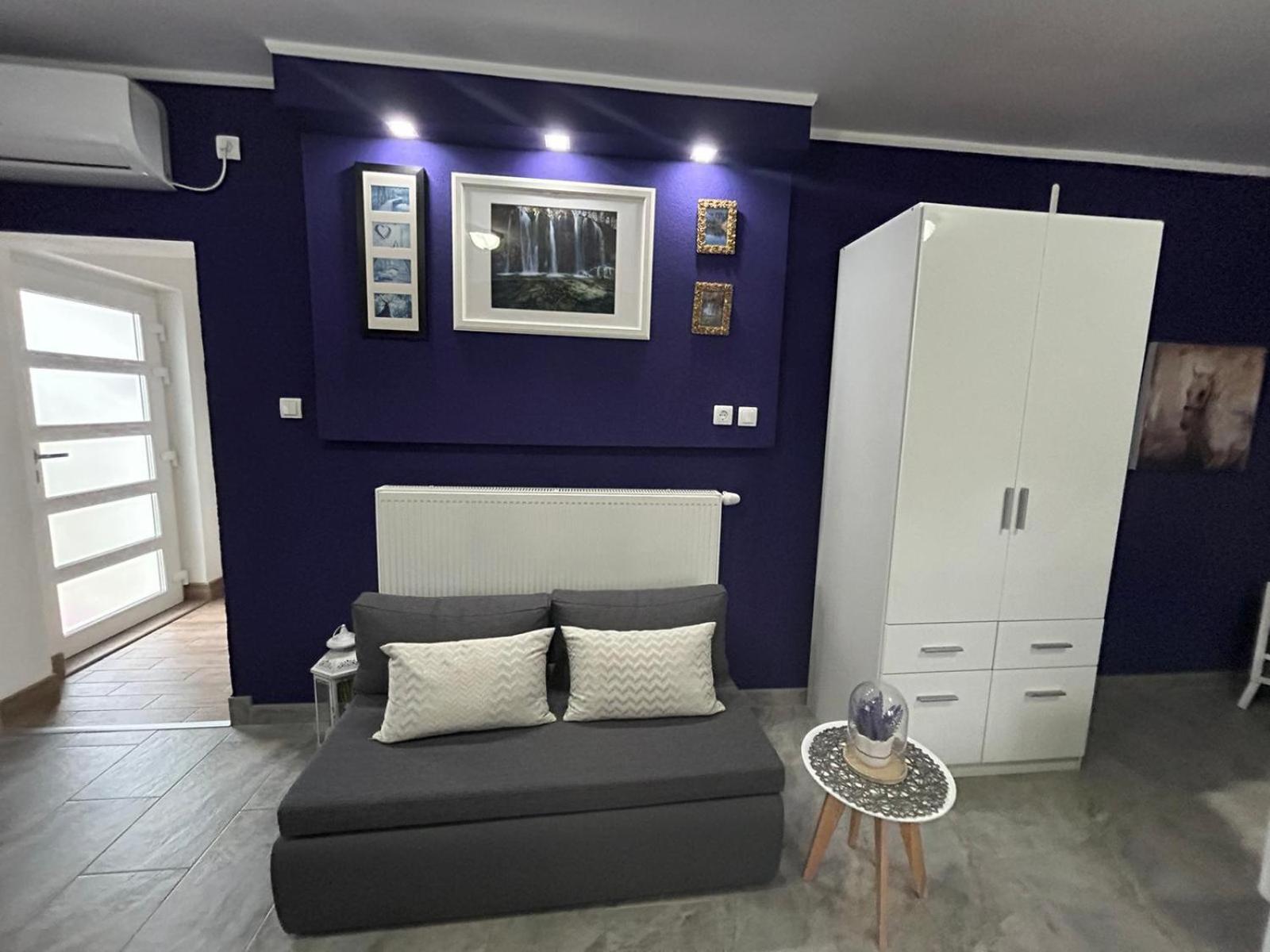 One-Bedroom Apartment - Photo 14