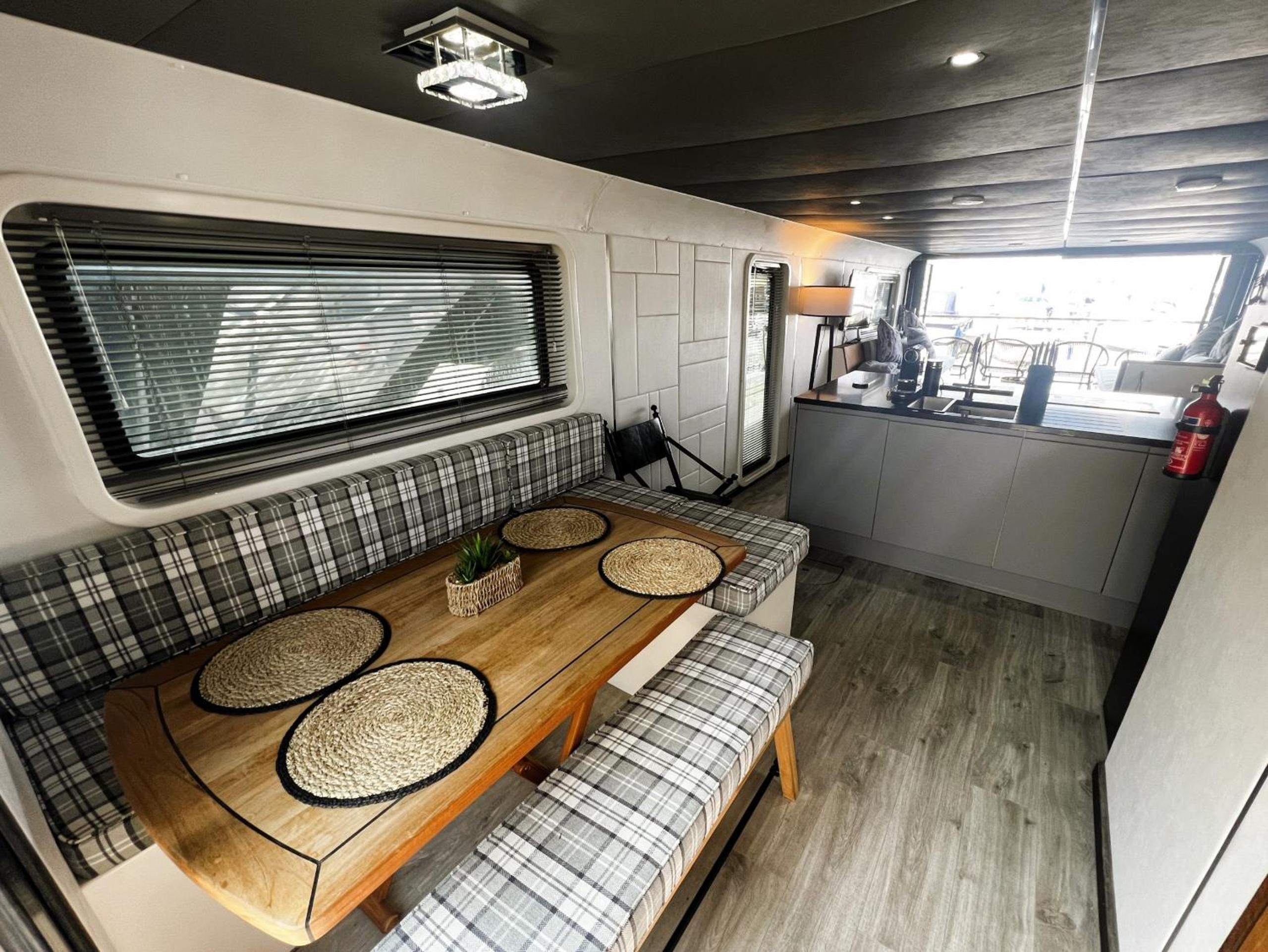 Two-Bedroom Apartment with Harbor View photo 2
