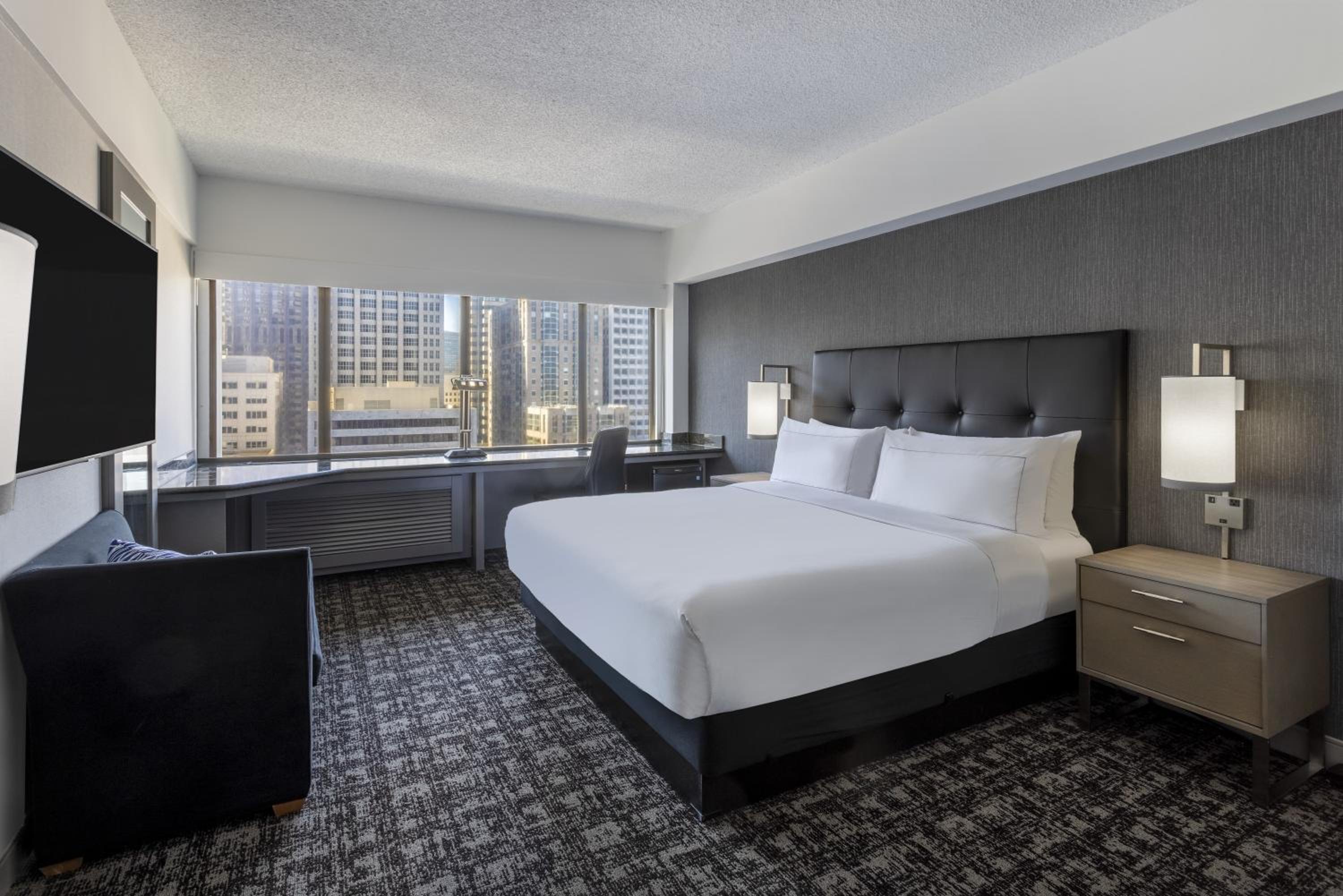 Standard King Room - Photo 8