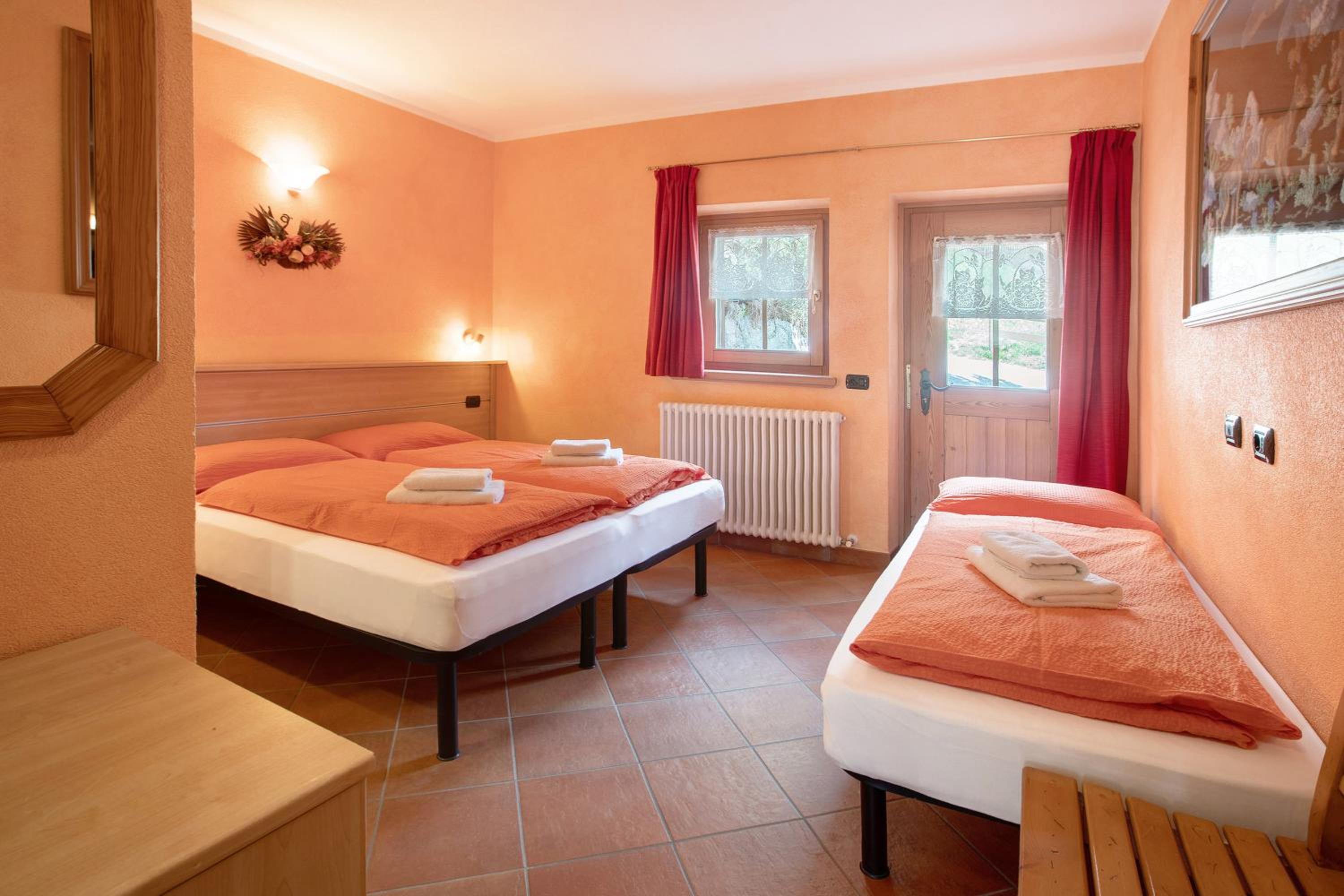 Two-Bedroom Deluxe Apartment with Garden View