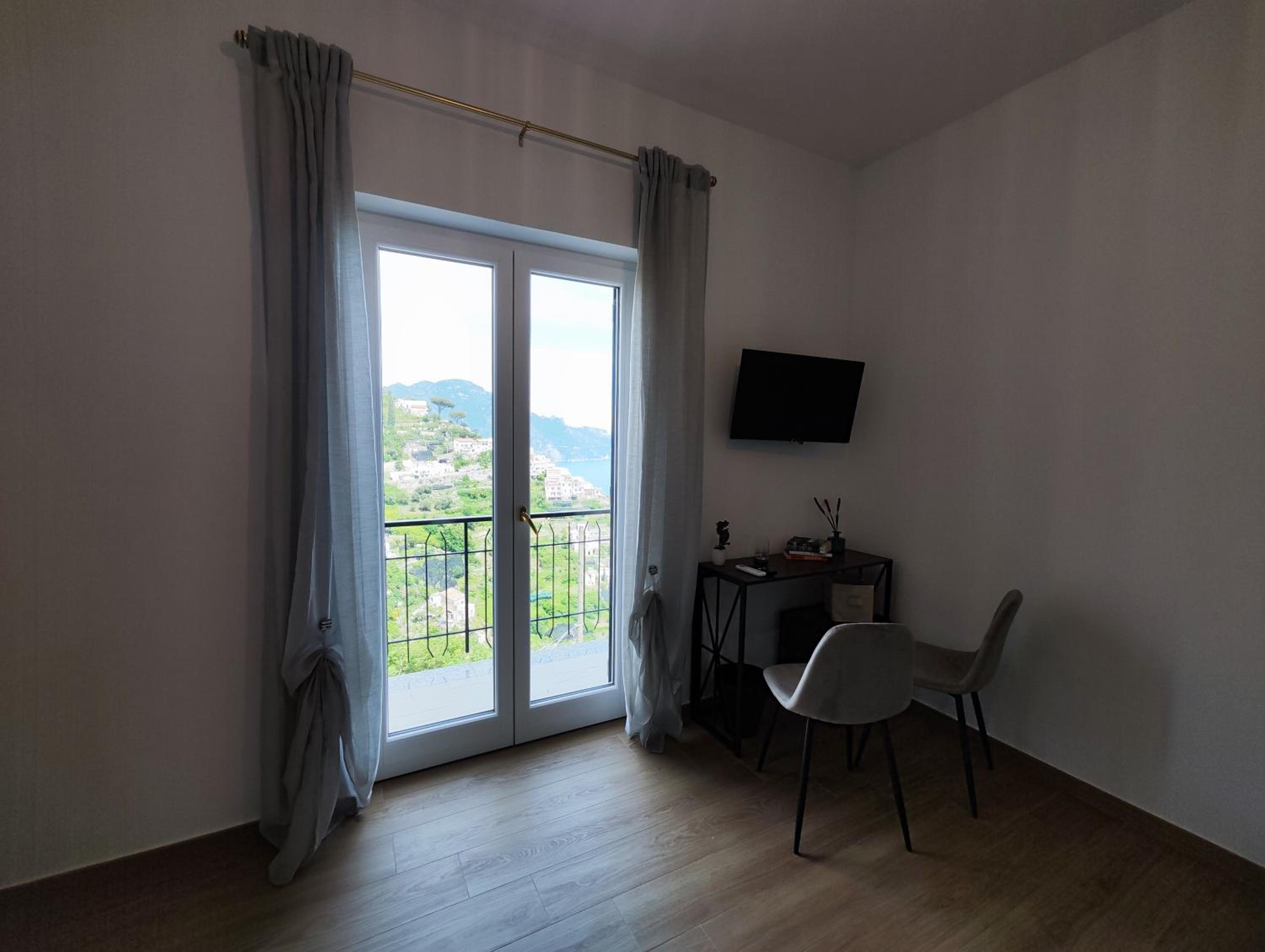Double Room with Balcony photo 2