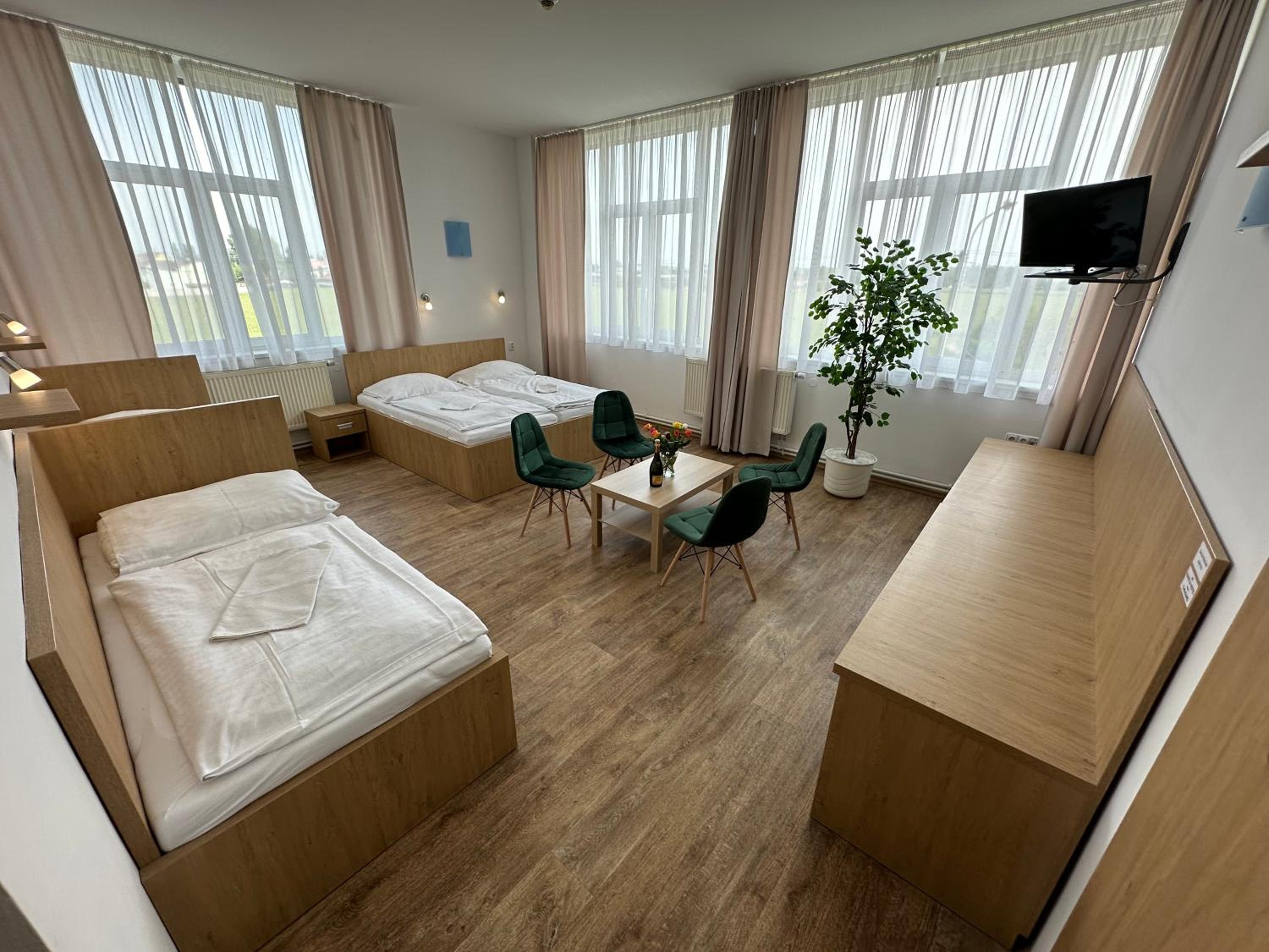 Quadruple Room with Private Bathroom photo 1