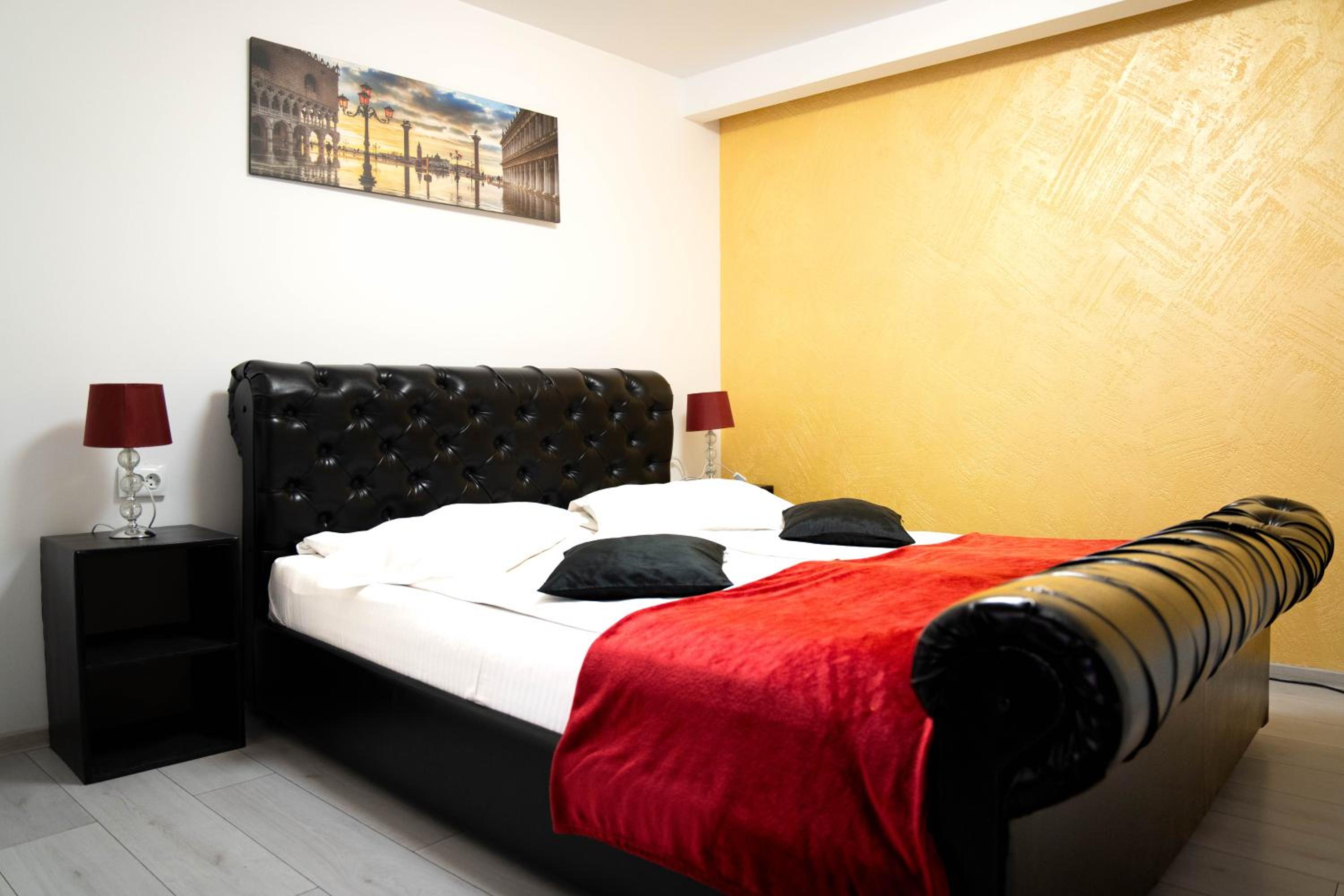 Deluxe Double Room with Shower - Photo 1