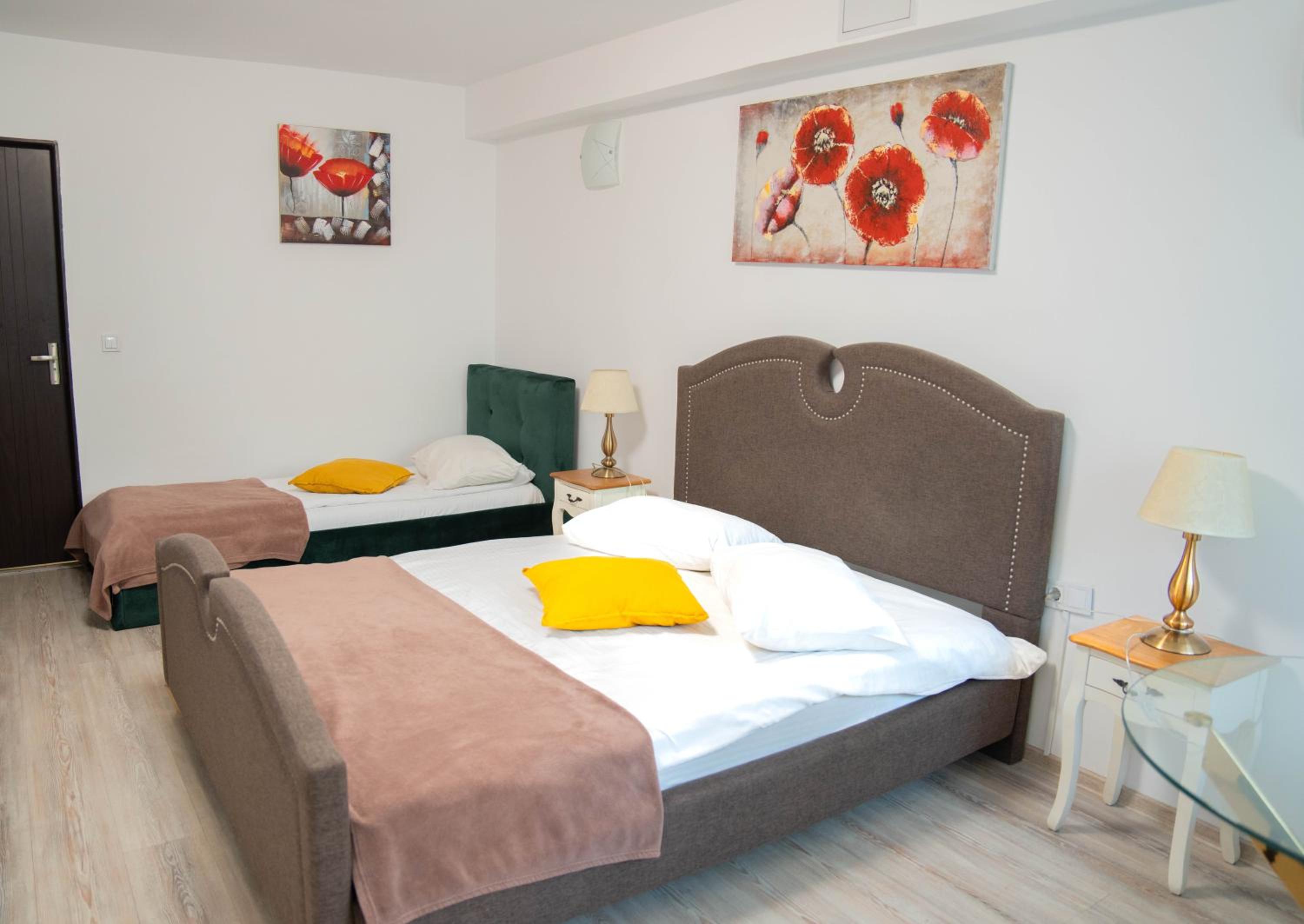 Triple Room with Bathroom - Photo 4