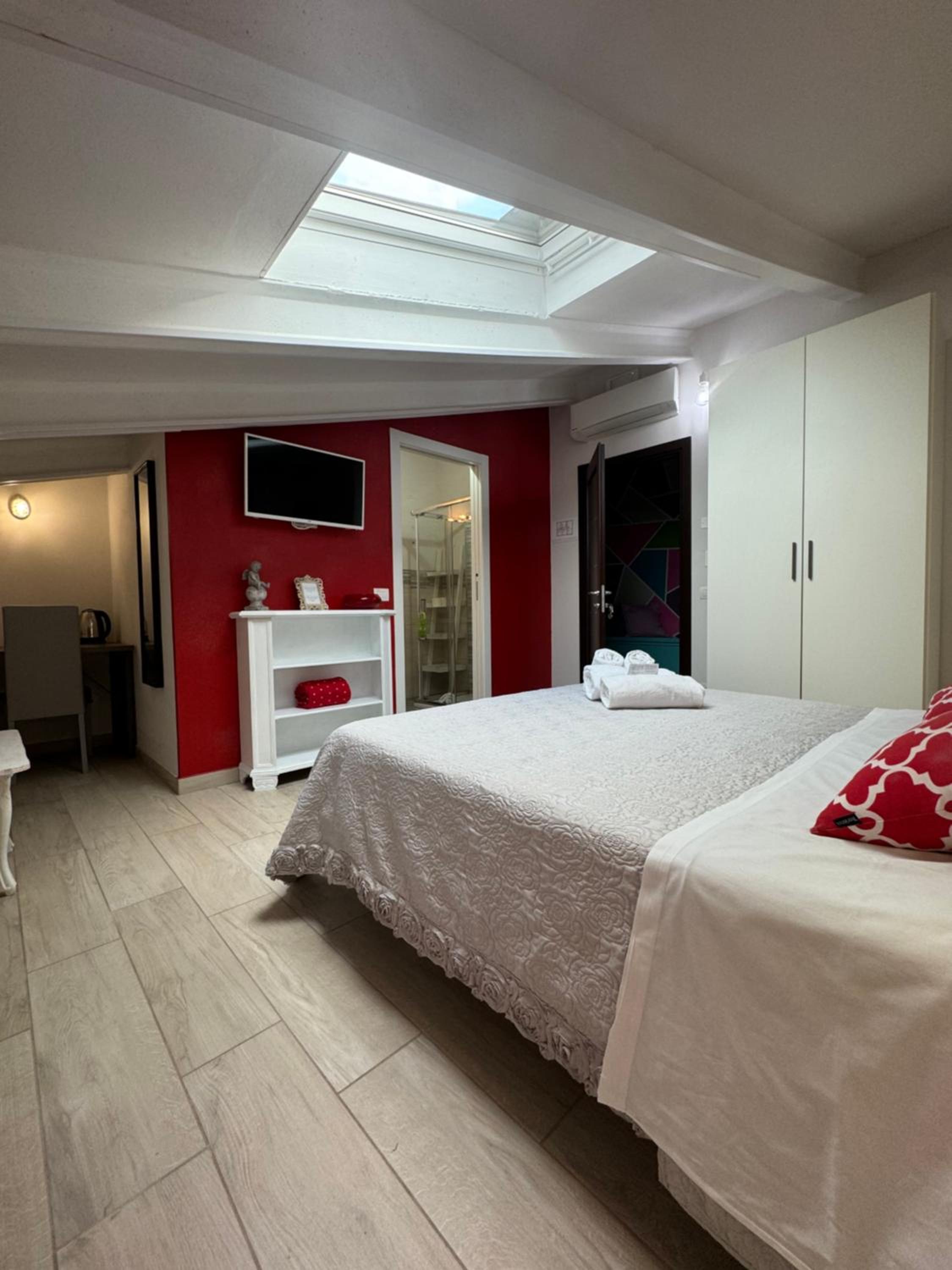 Double Room - Photo 8