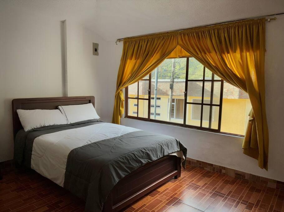 Eight-Bedroom House photo 2