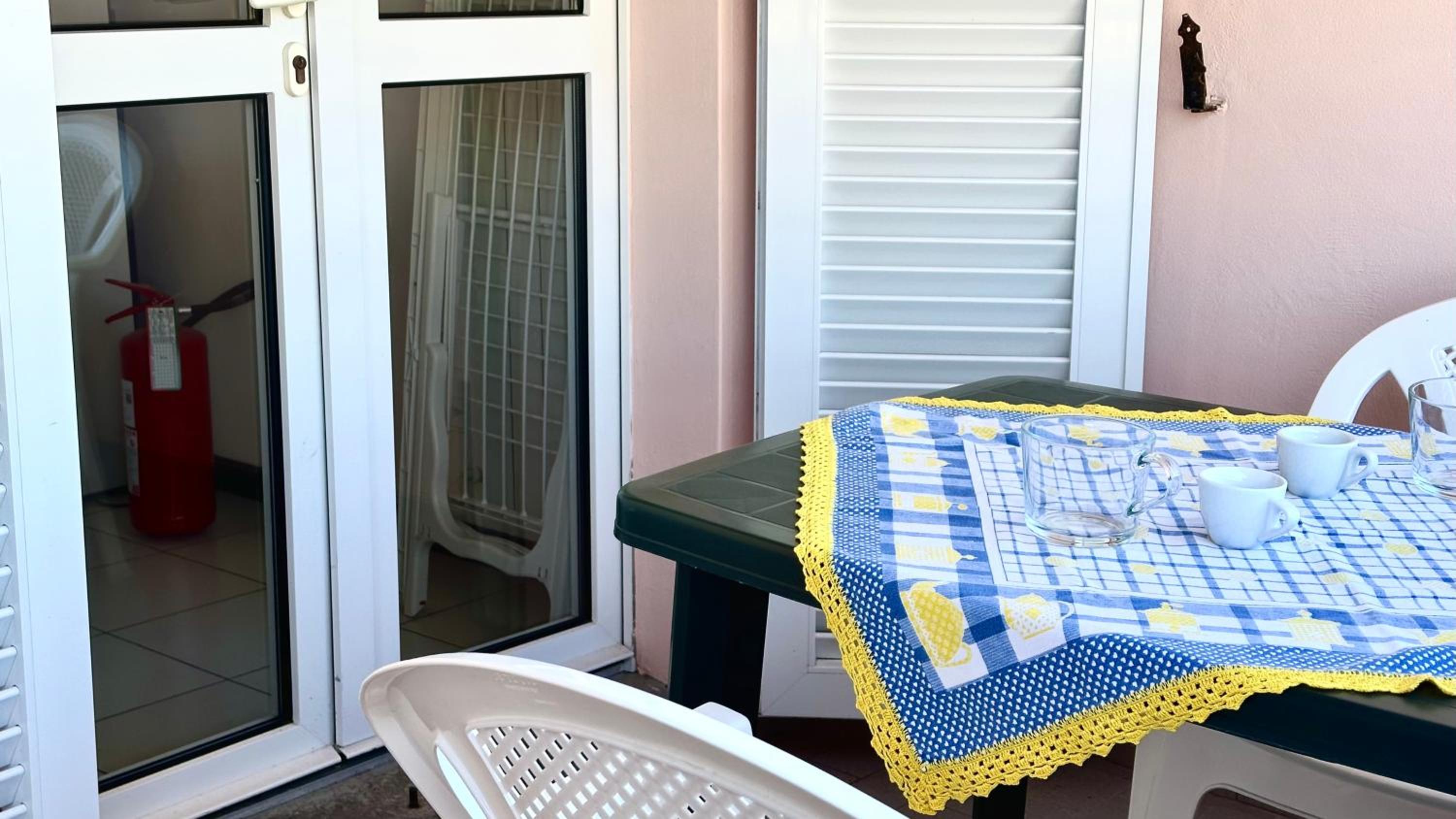 One-Bedroom Apartment with Sea View photo 2
