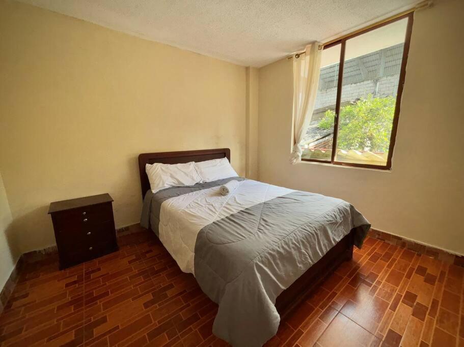 Eight-Bedroom House photo 3