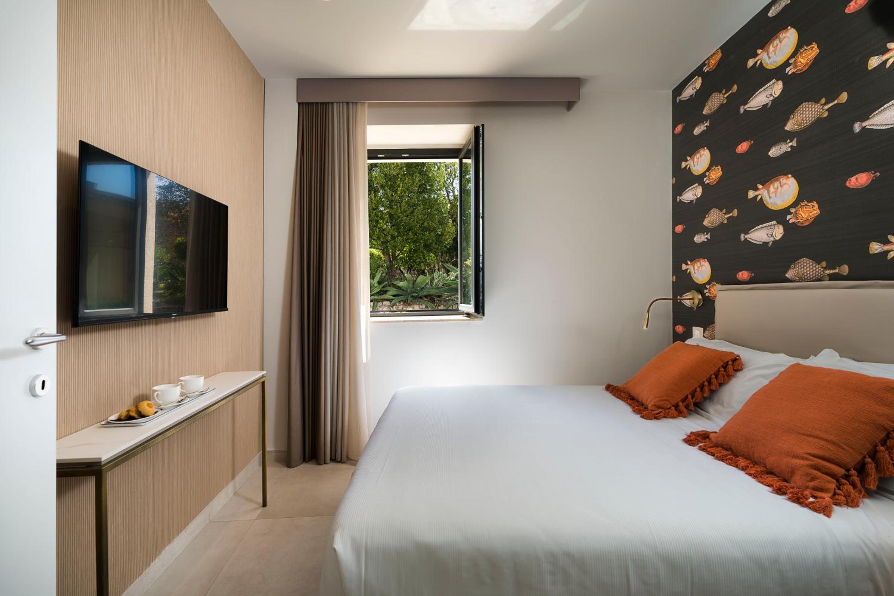 Suite - Photo 3