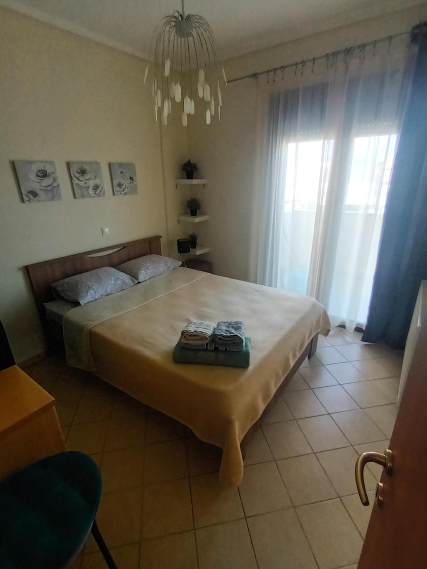 One-Bedroom Apartment - Photo 1
