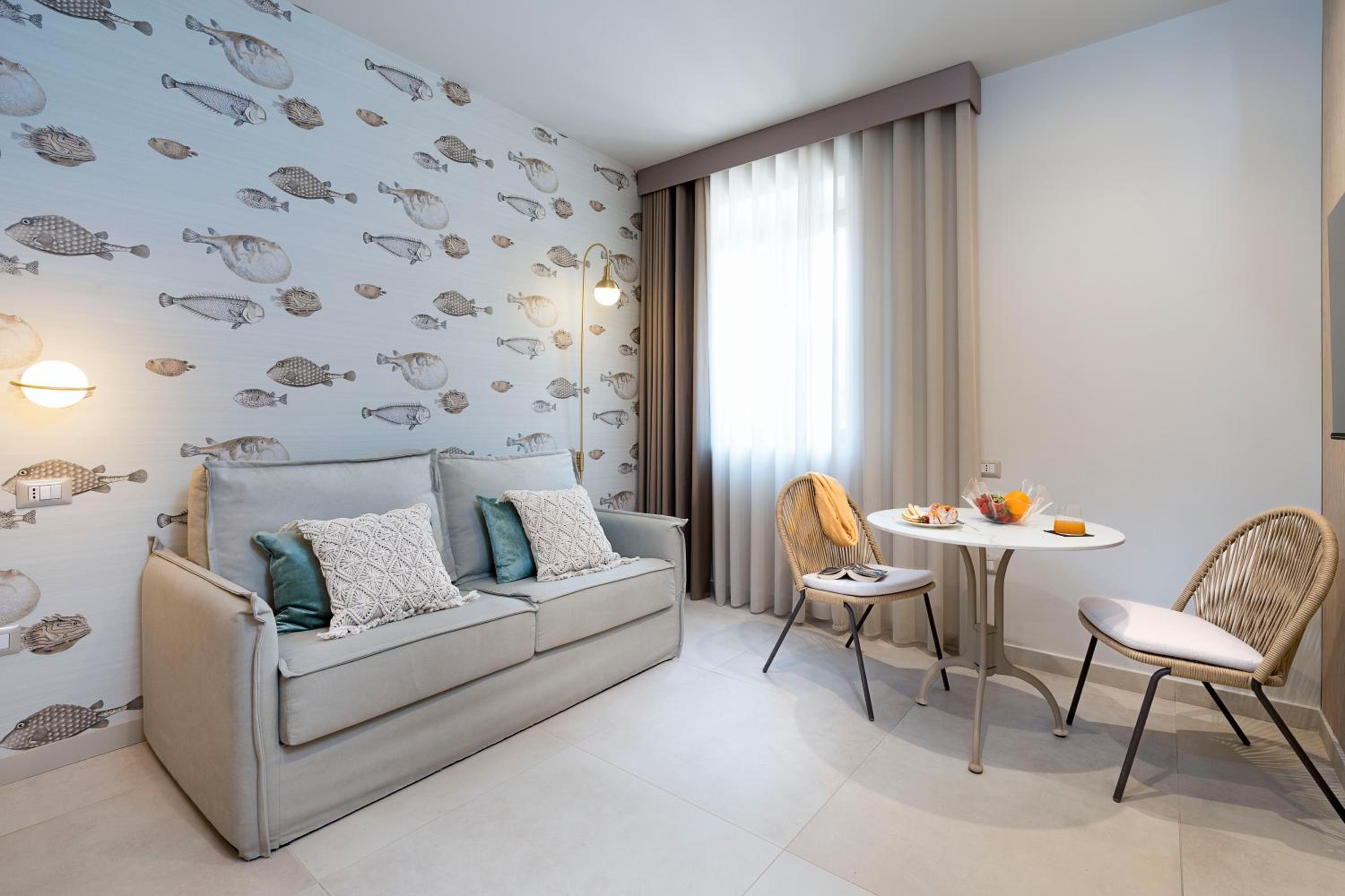 Suite - Photo 9