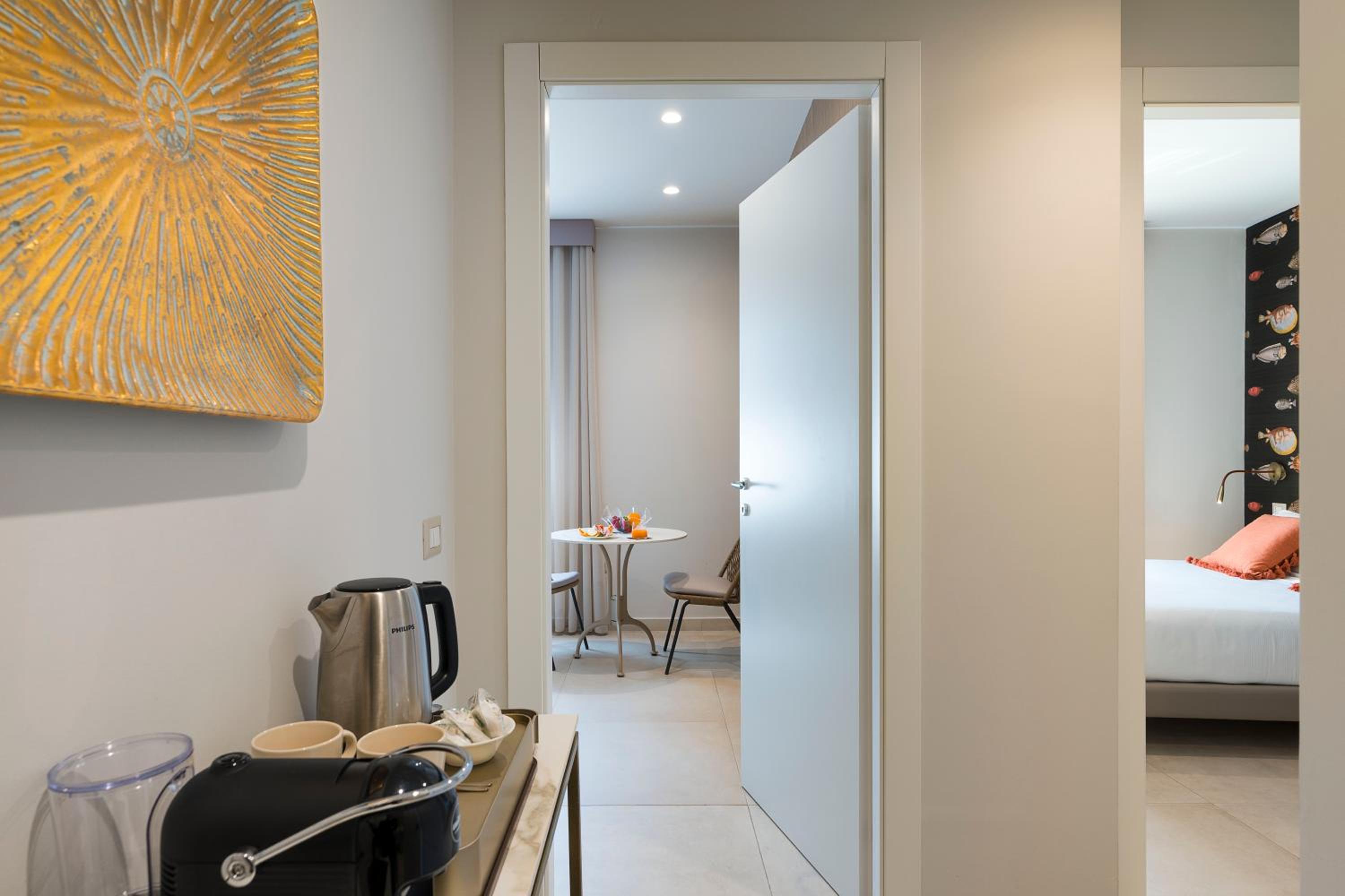 Suite - Photo 12