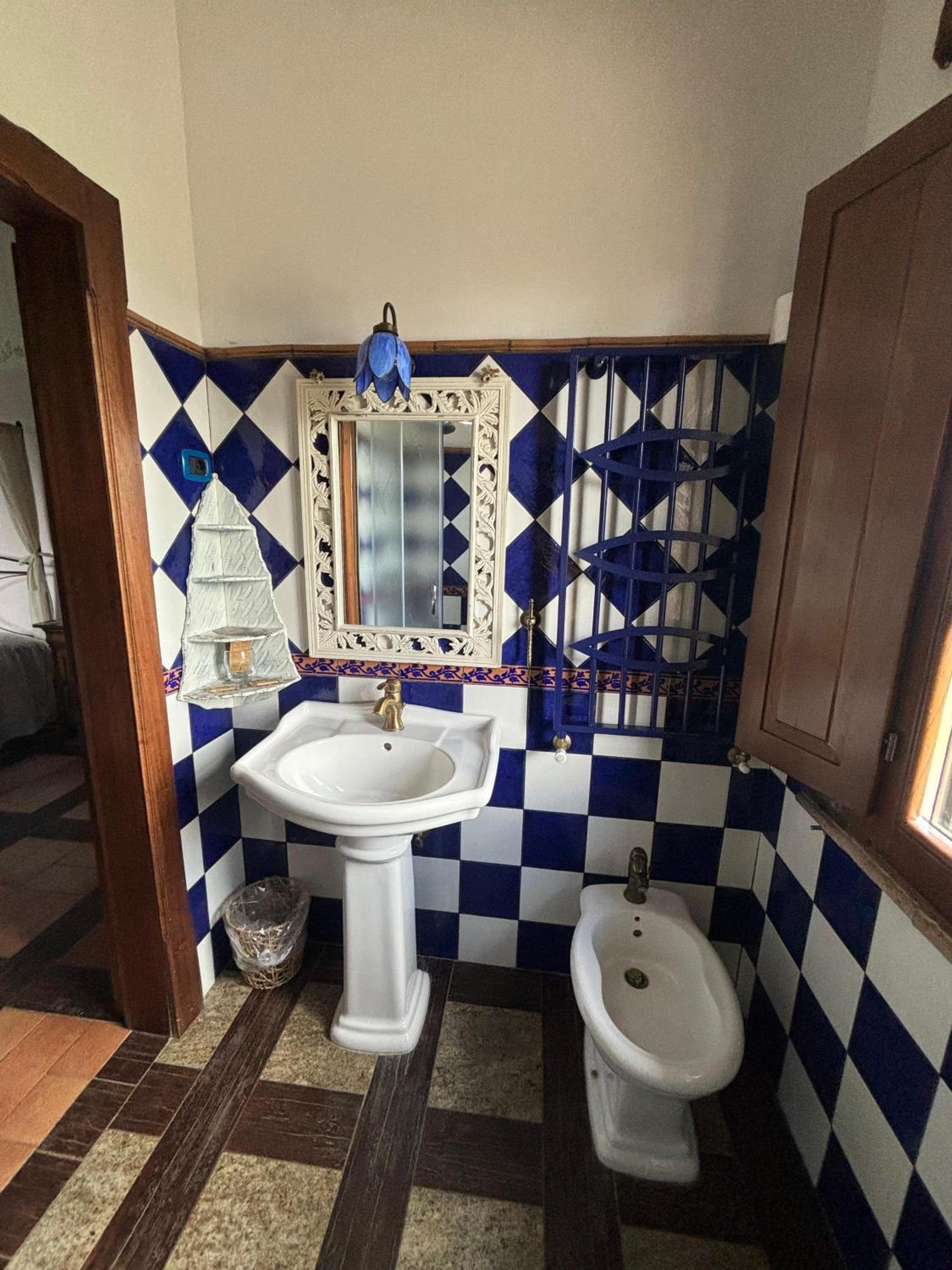 Queen Room photo 2