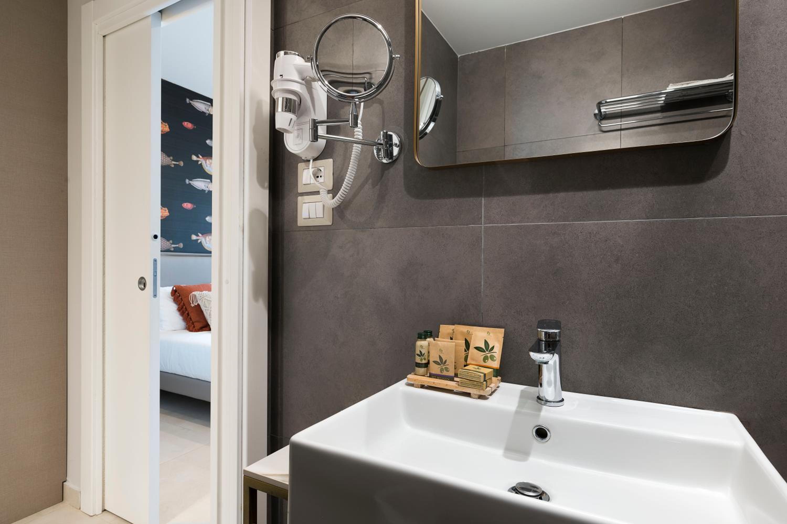 Suite - Photo 7