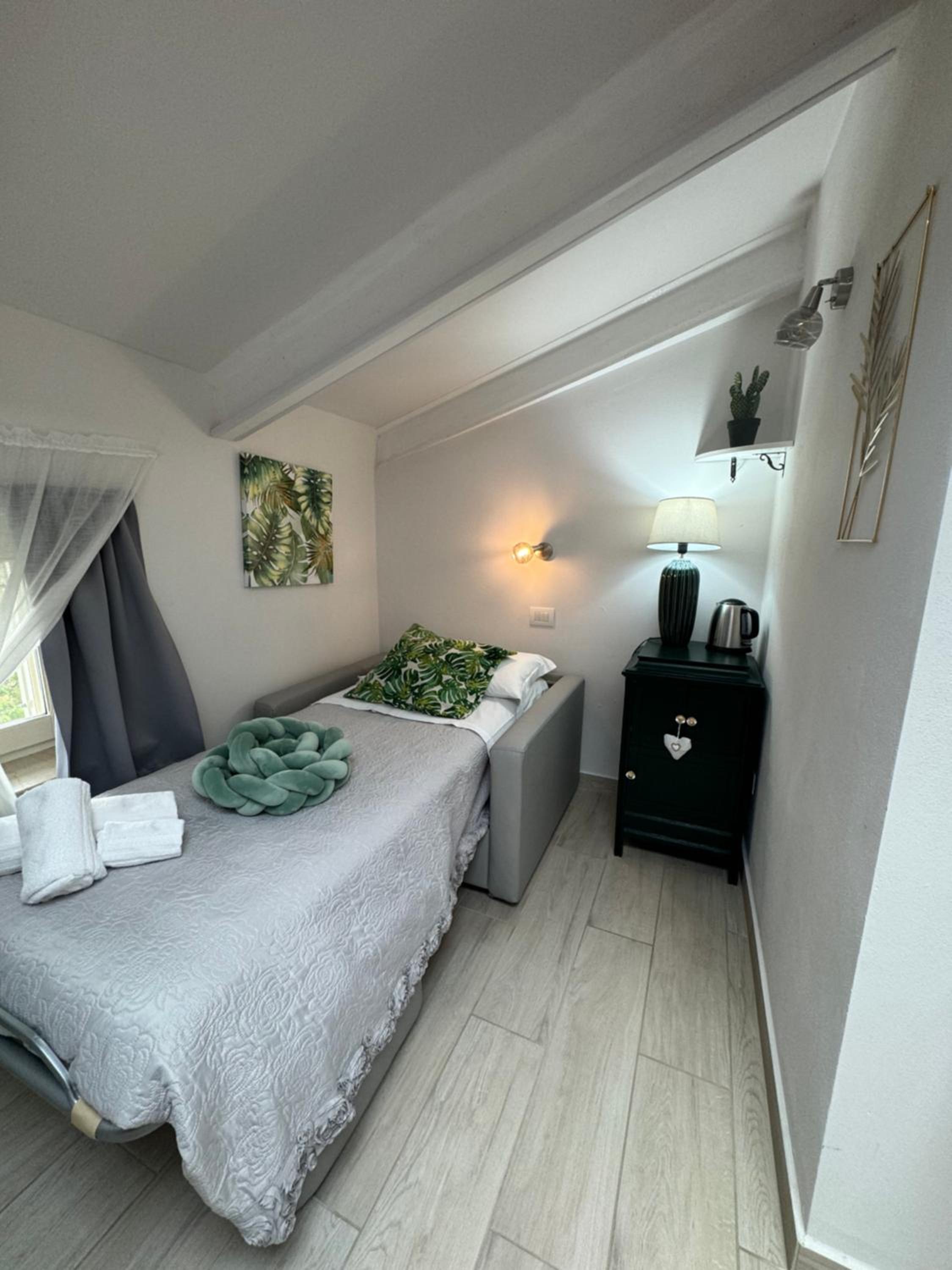 Double or Twin Room with Extra Bed - Photo 14