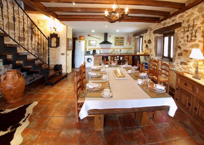 Three-Bedroom House photo 3