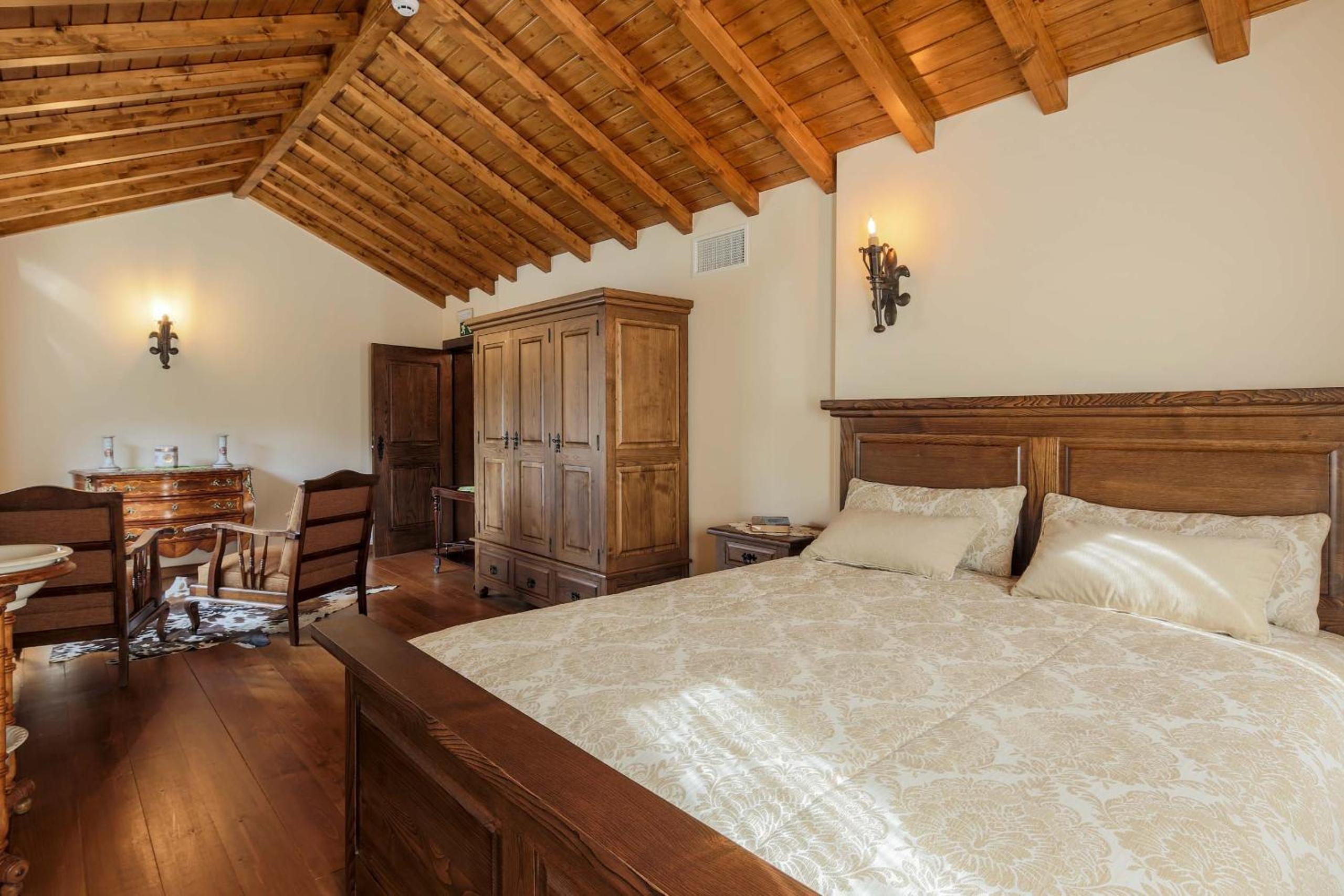 Double Room with Balcony - Photo 1