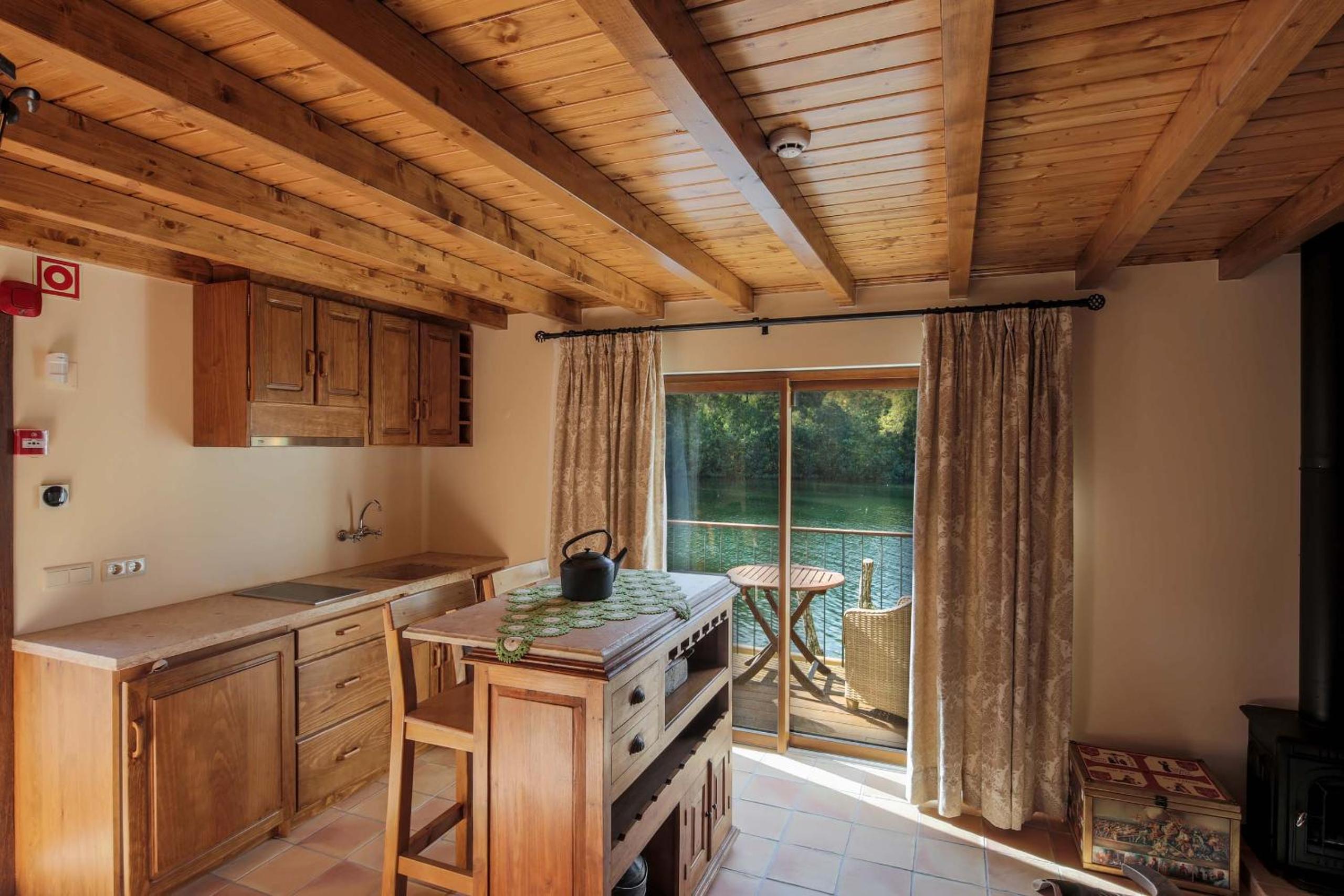 Double Room with Balcony - Photo 4