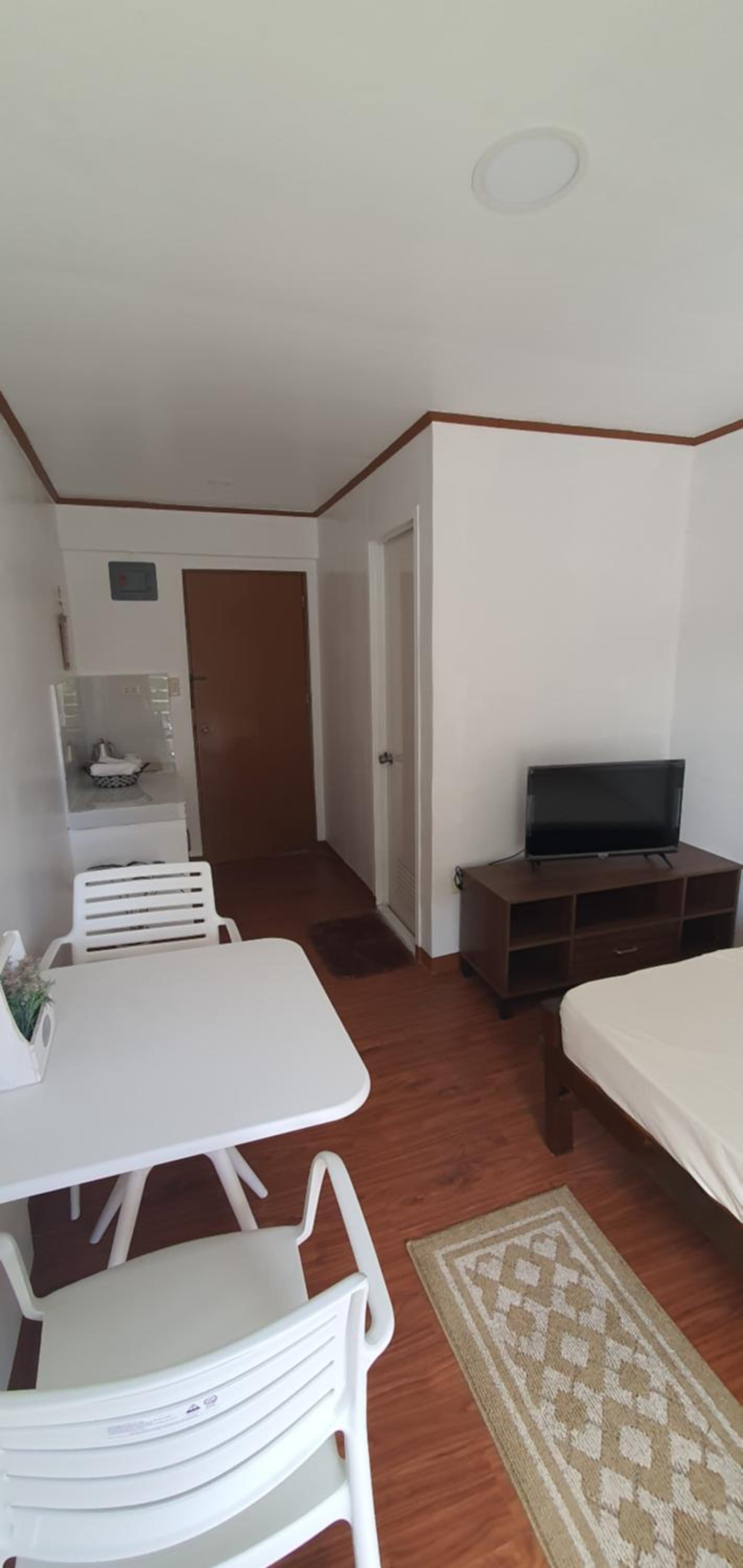 One-Bedroom Apartment photo 3