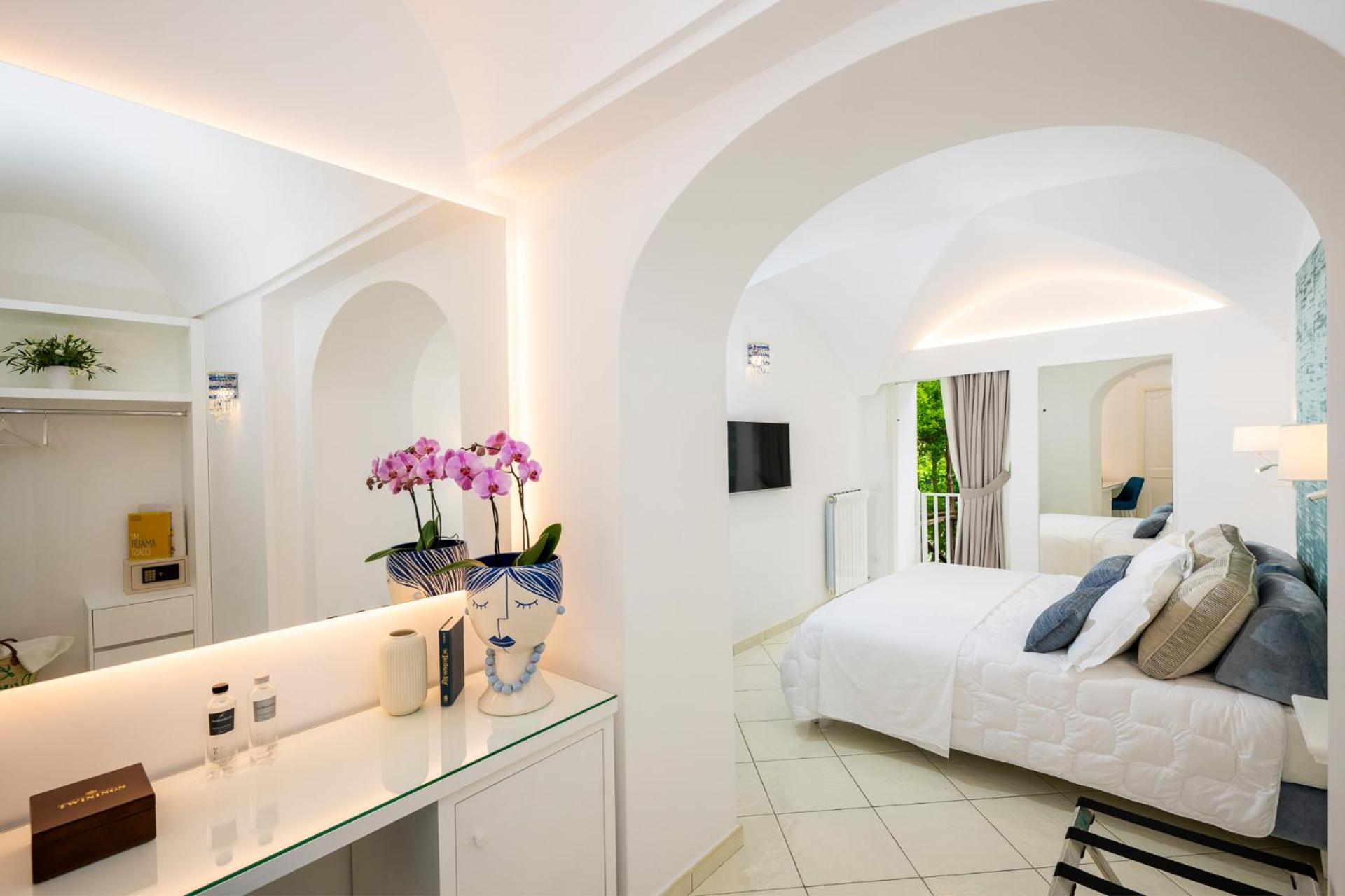 Double Room with Garden View and Window - Photo 2