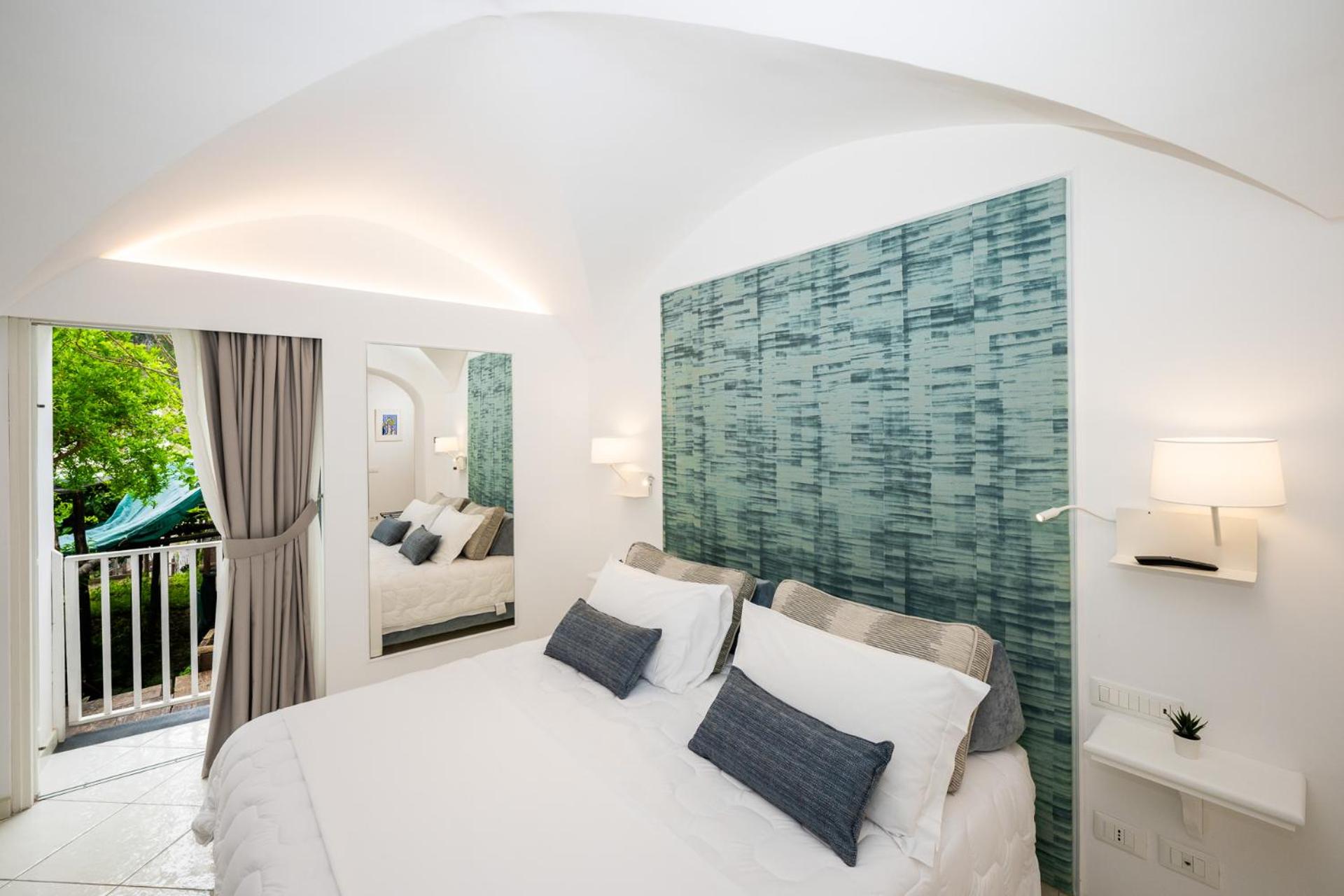 Double Room with Garden View and Window - Photo 4