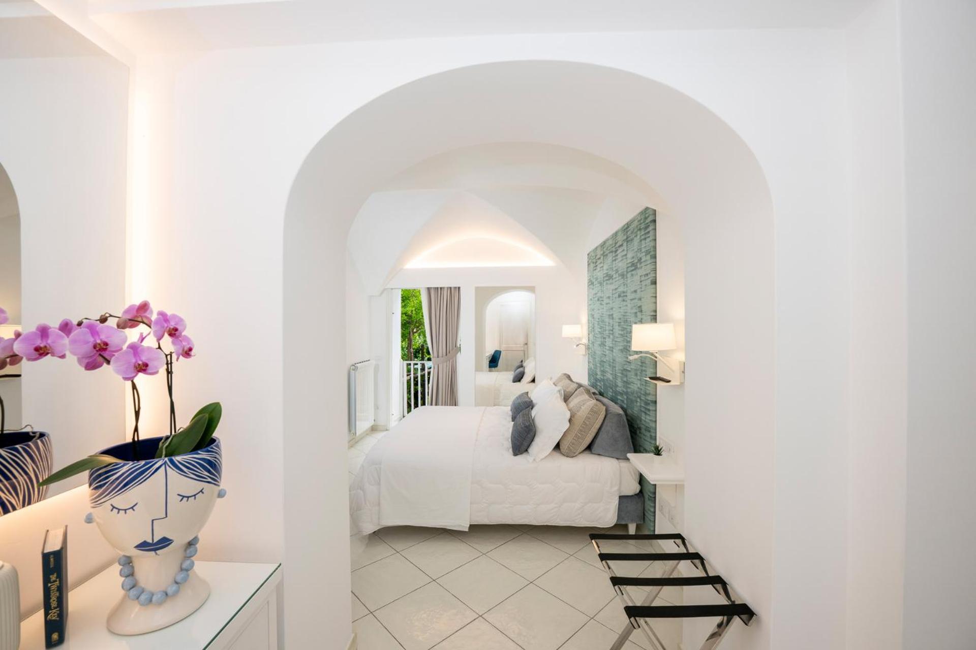 Double Room with Garden View and Window - Photo 6