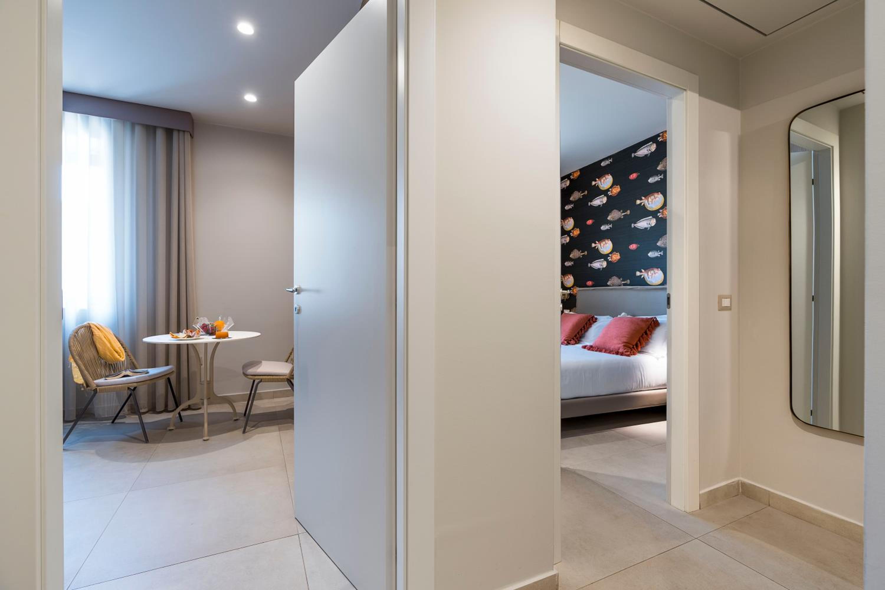 Suite - Photo 2
