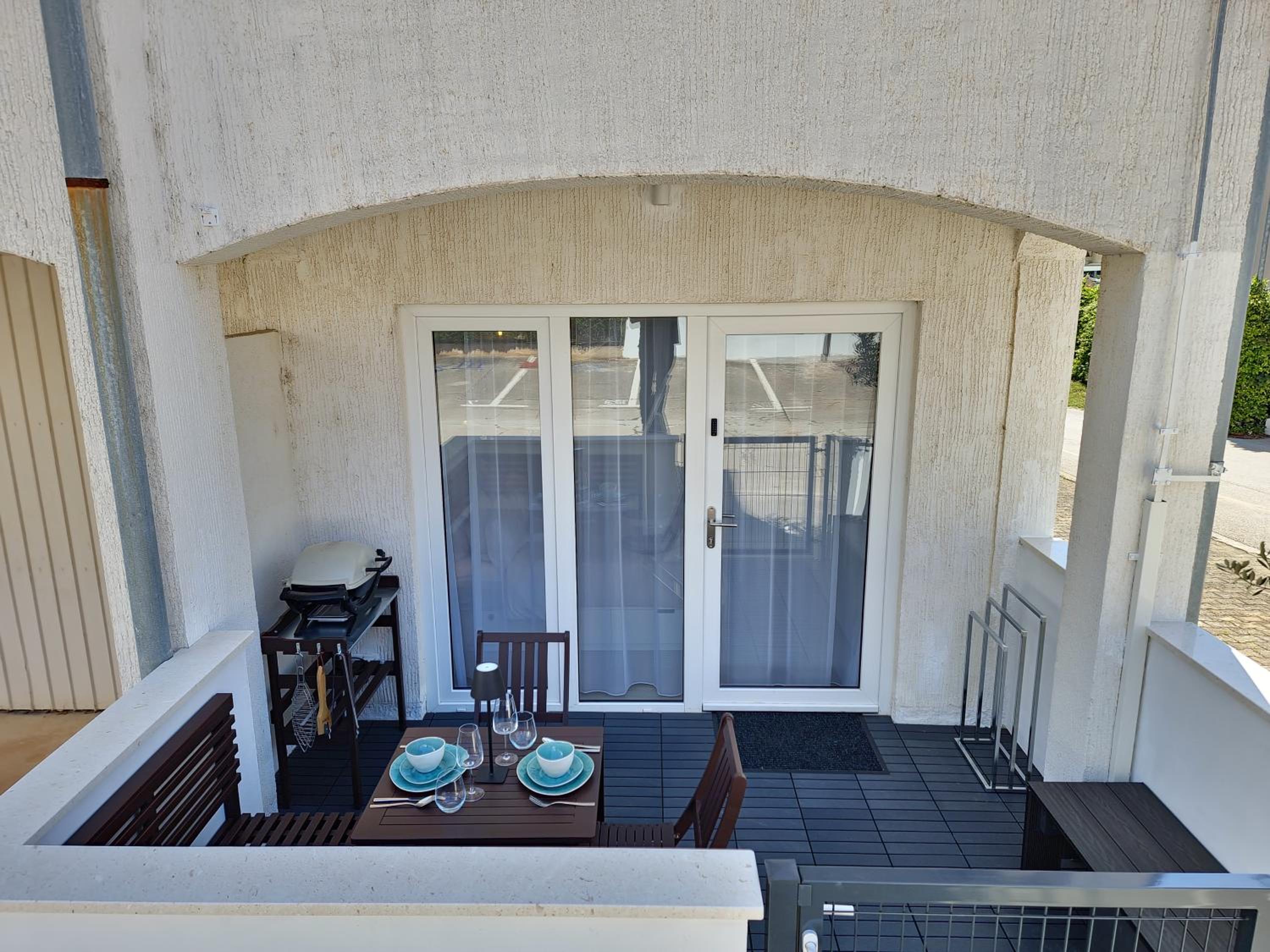 One-Bedroom Apartment with Terrace photo 3