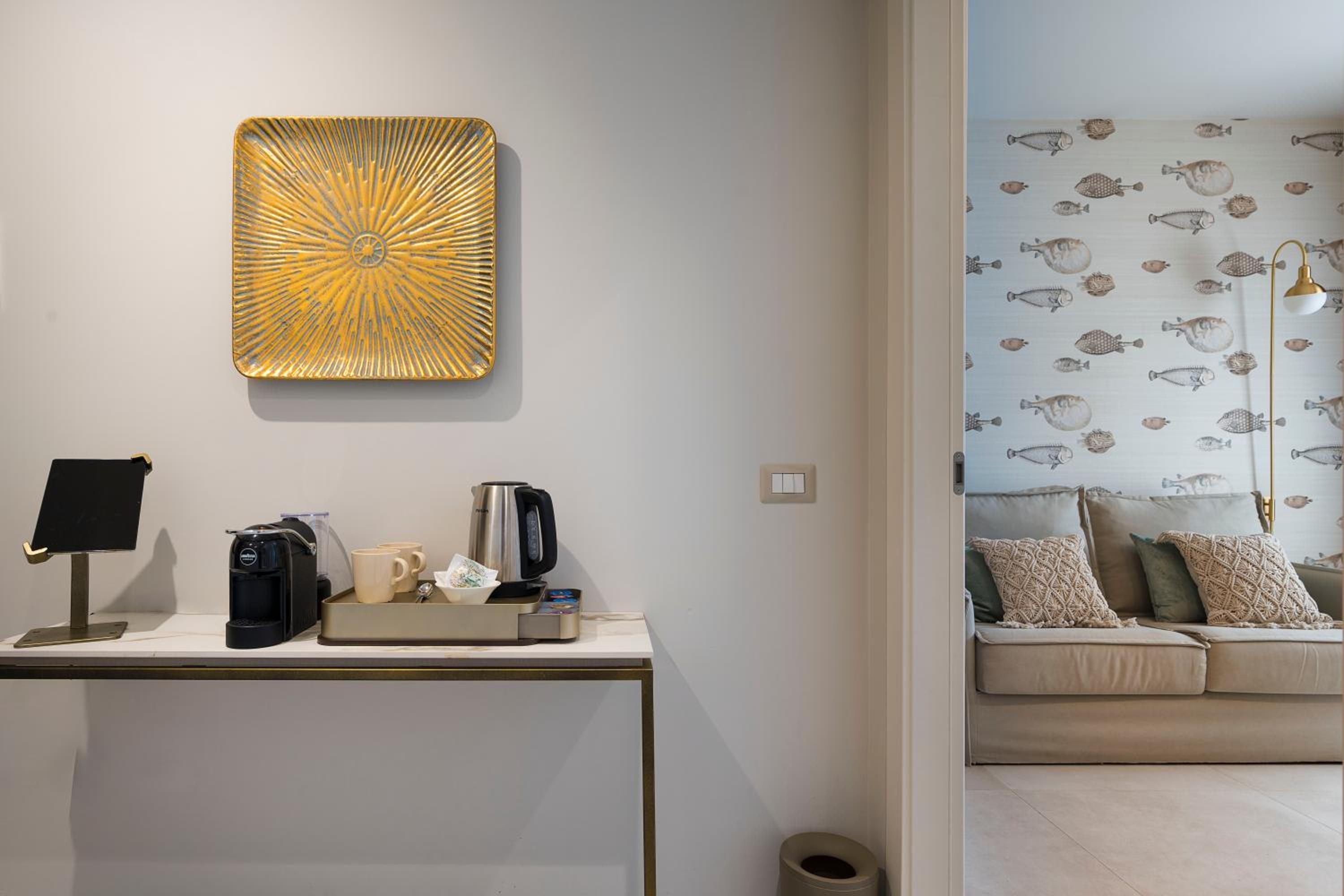 Suite - Photo 1