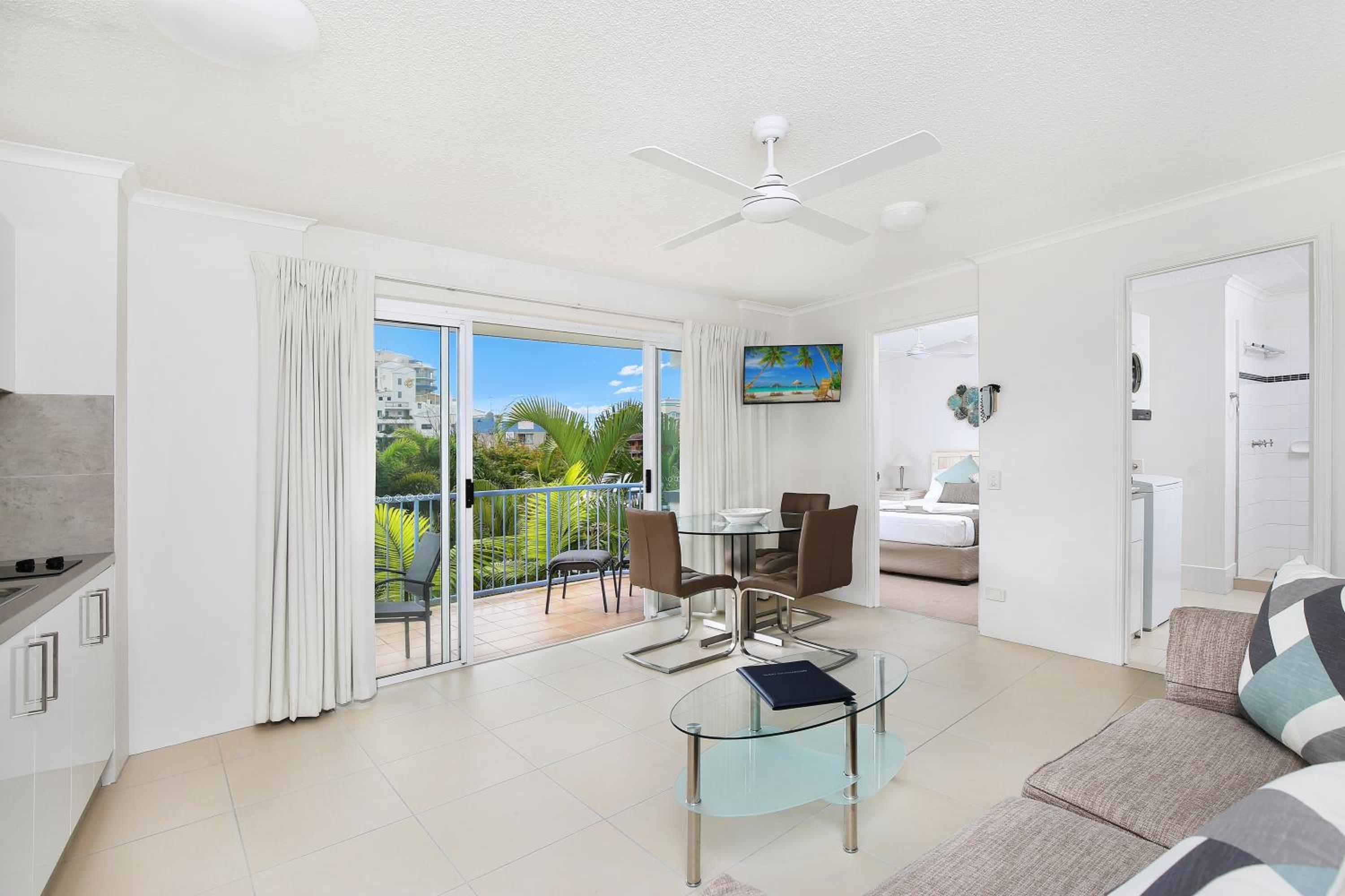 Superior One-Bedroom Apartment - Photo 2